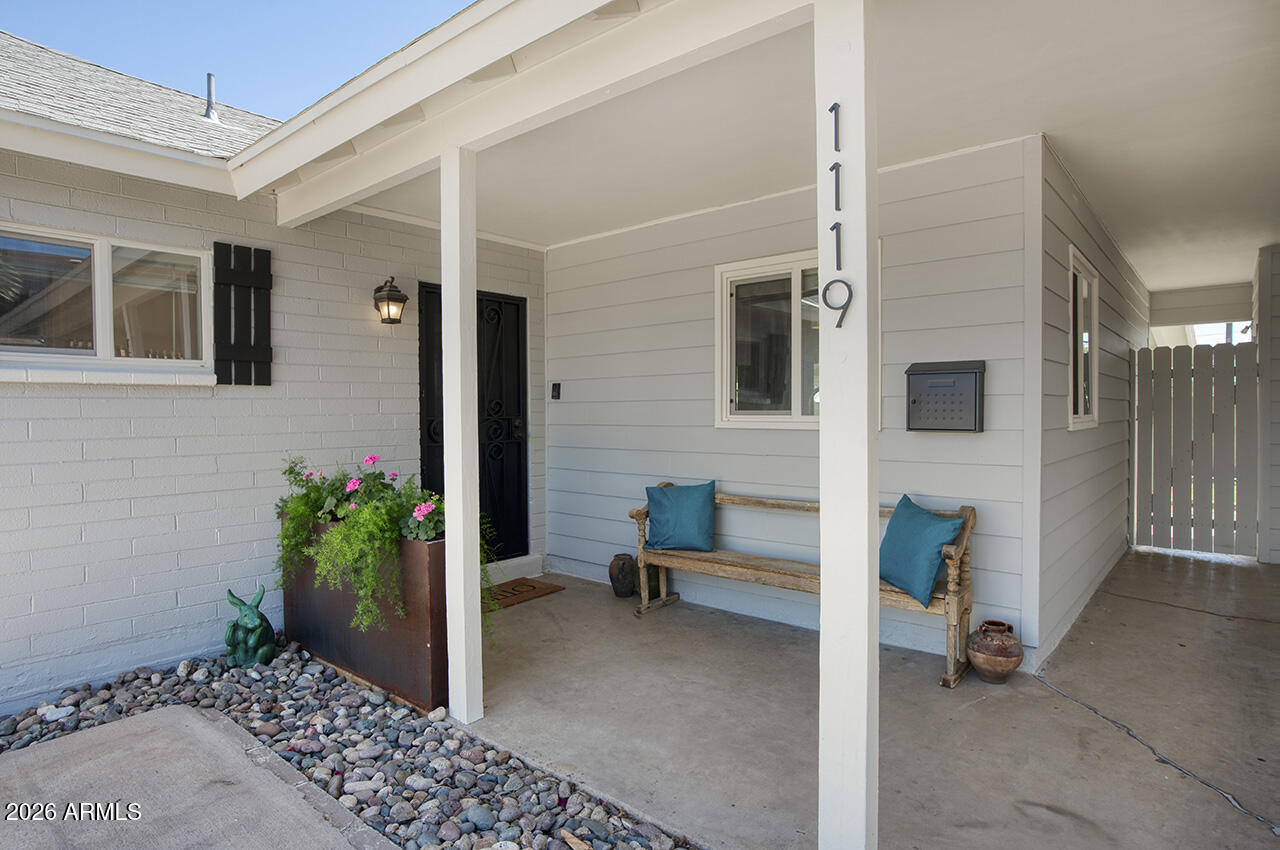 1119 W CAMPBELL Avenue