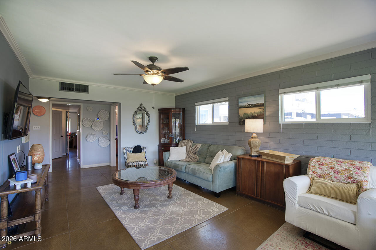 1119 W CAMPBELL Avenue