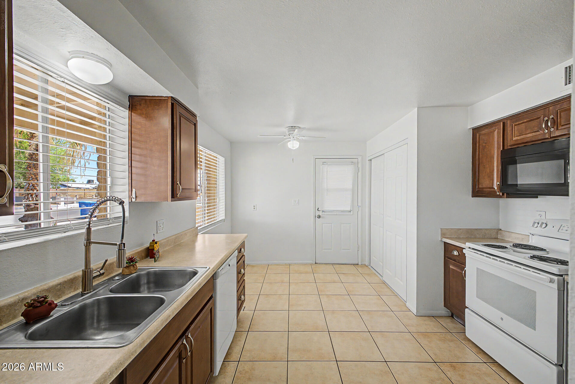 3235 W COUNTRY GABLES Drive