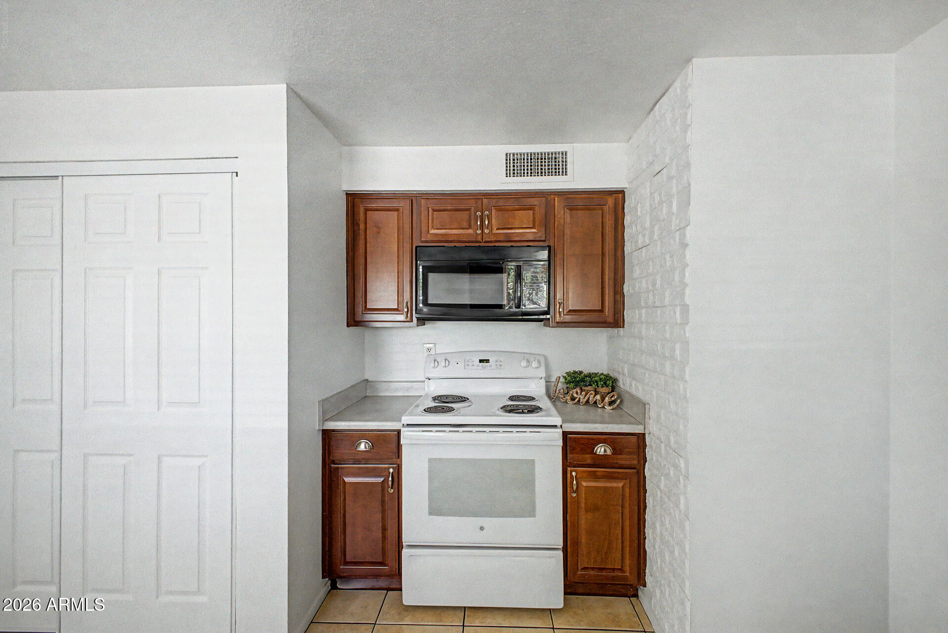 3235 W COUNTRY GABLES Drive