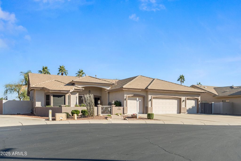 Photo of 24415 N 43rd Drive, Glendale, AZ 85310 (MLS # 6949559)