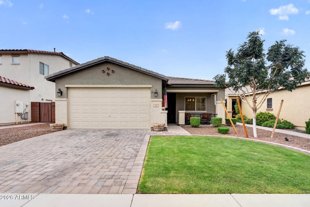 Photo of 827 W Banyan Avenue, San Tan Valley, AZ 85140 (MLS # 7087943)