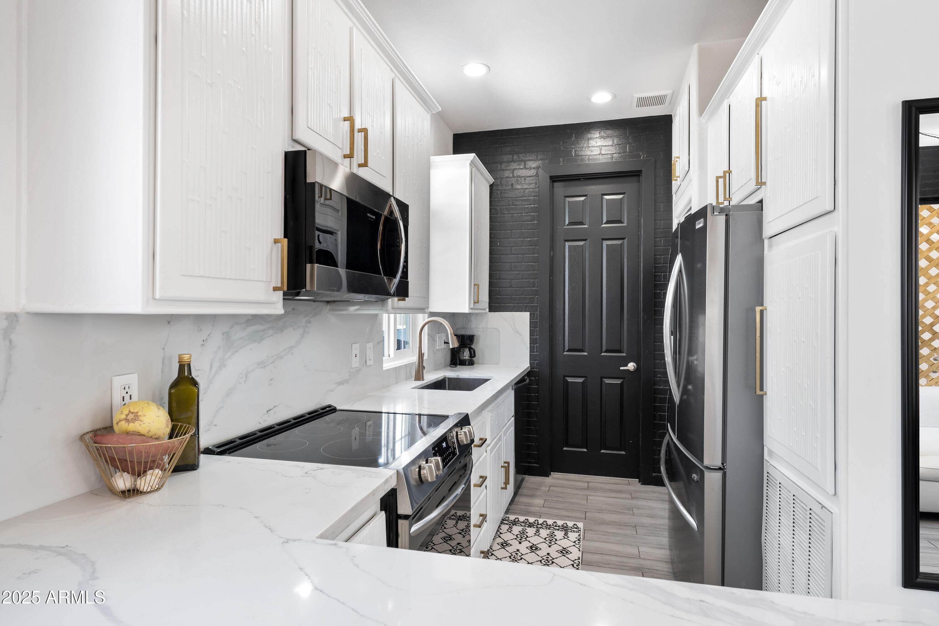 201 S GREENFIELD Road 215