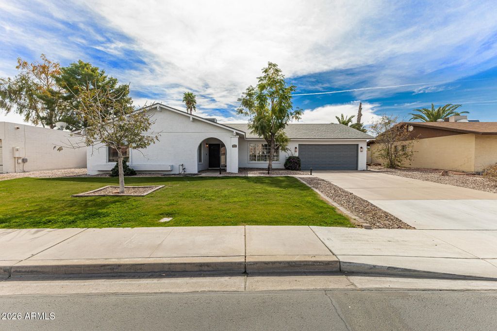 Photo of 913 W Summit Place, Chandler, AZ 85225 (MLS # 6992871)