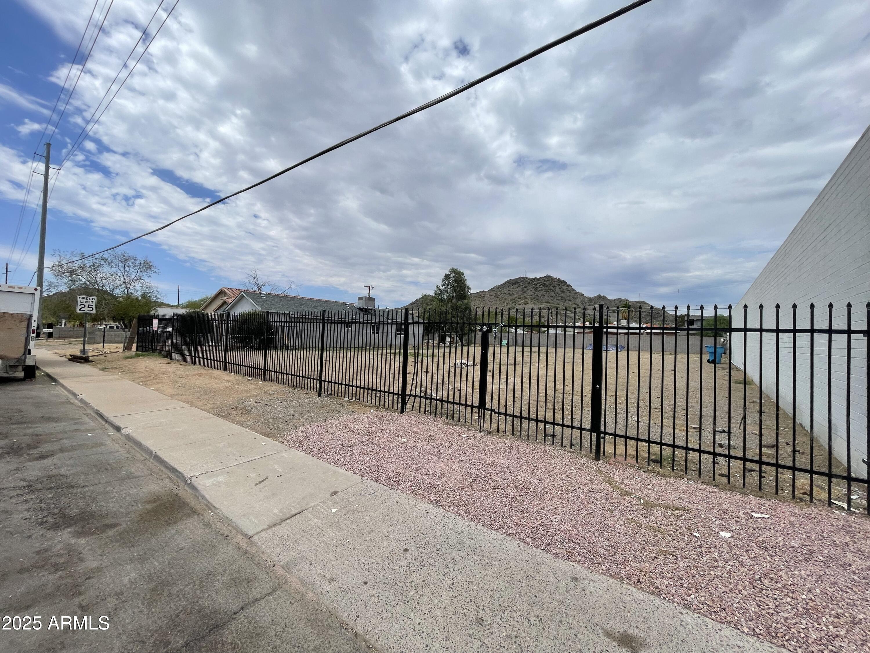 536 E VOGEL Avenue -