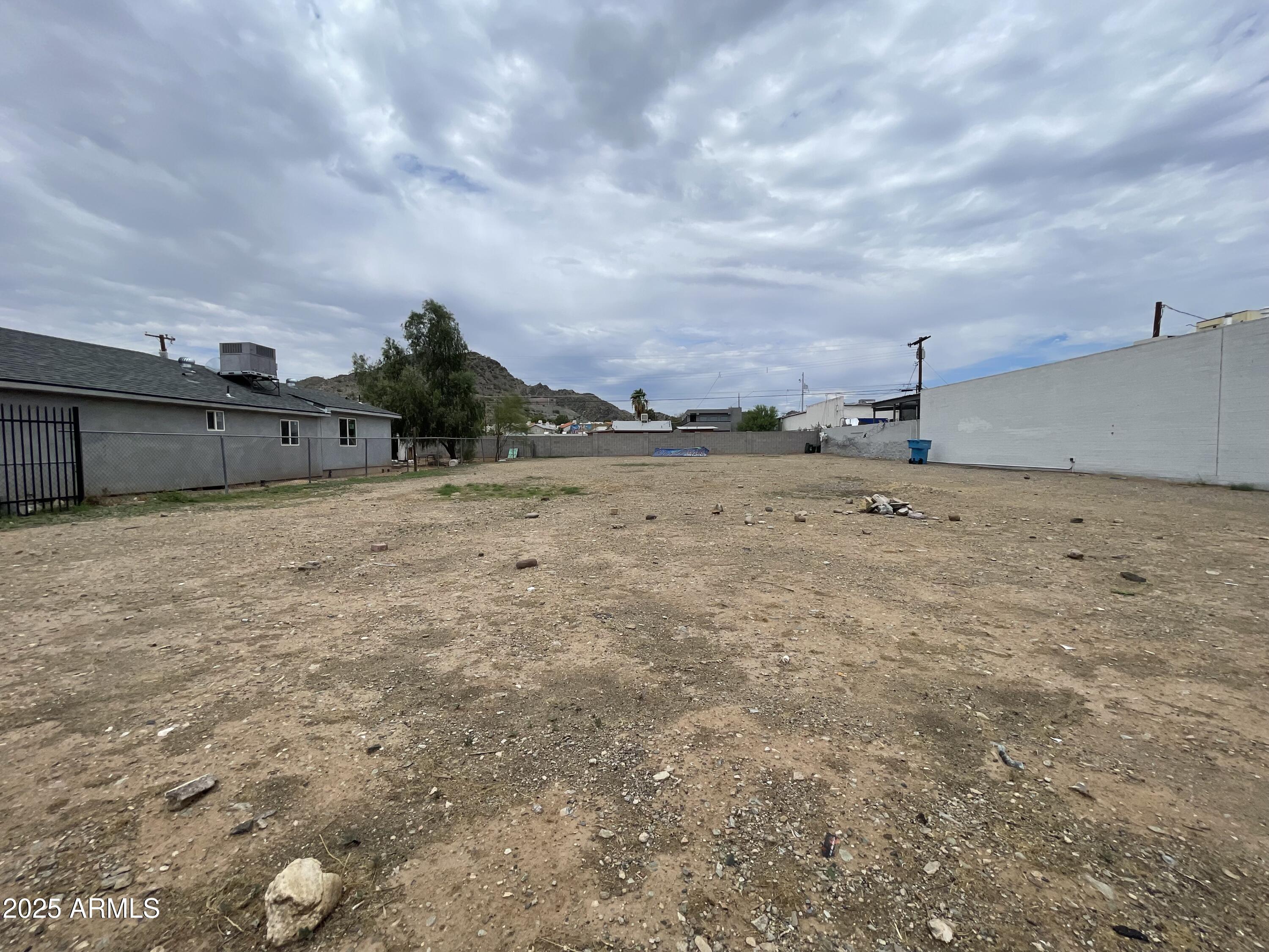 536 E VOGEL Avenue -