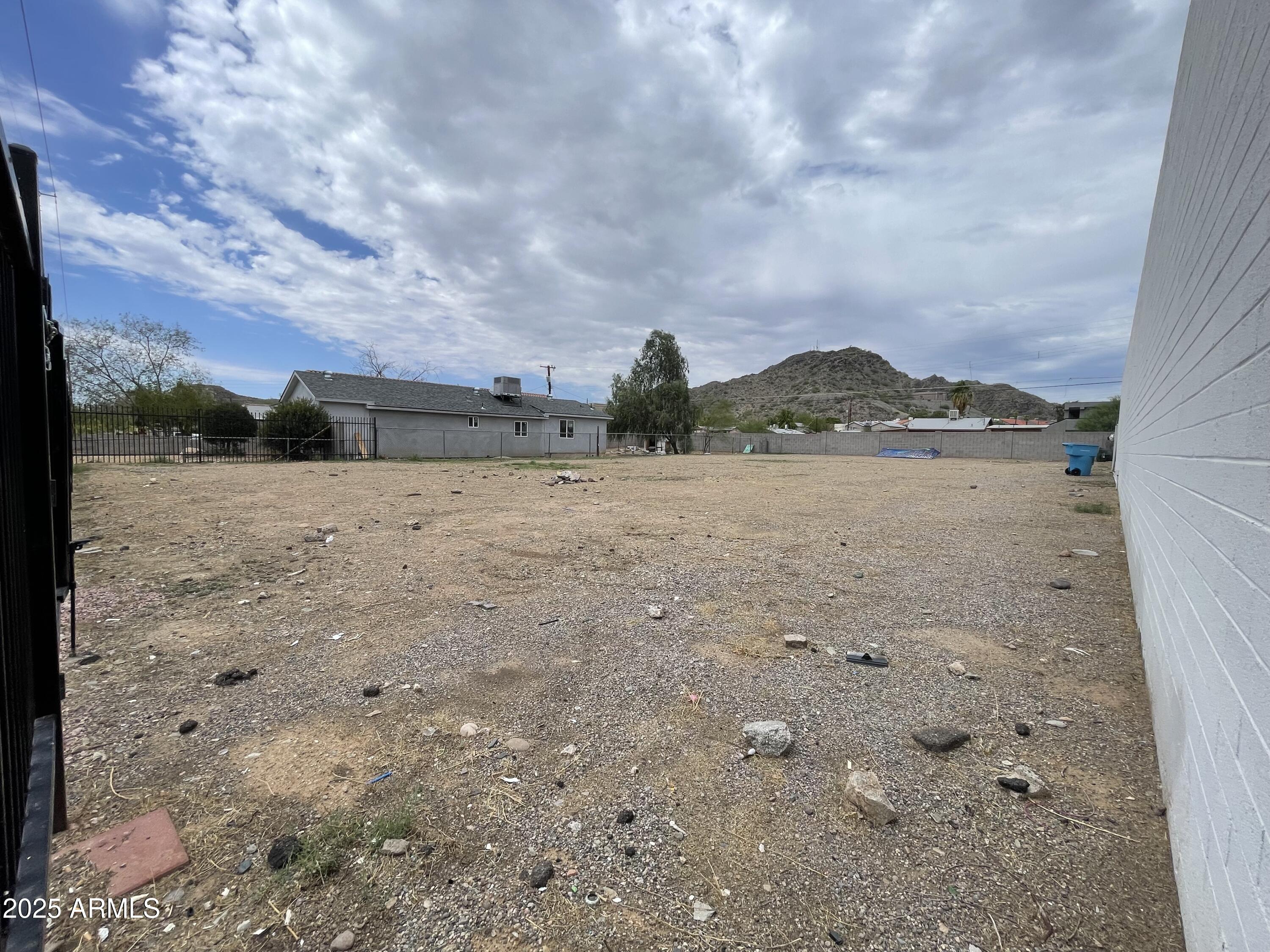 536 E VOGEL Avenue -