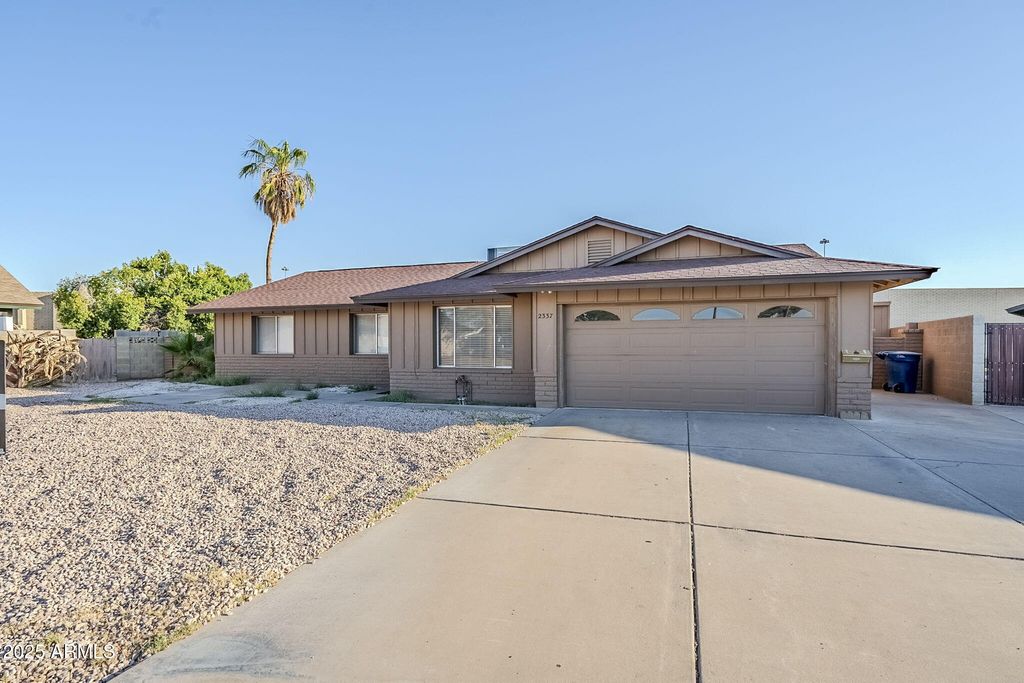 Photo of 2337 E Riviera Drive, Tempe, AZ 85282 (MLS # 6890228)