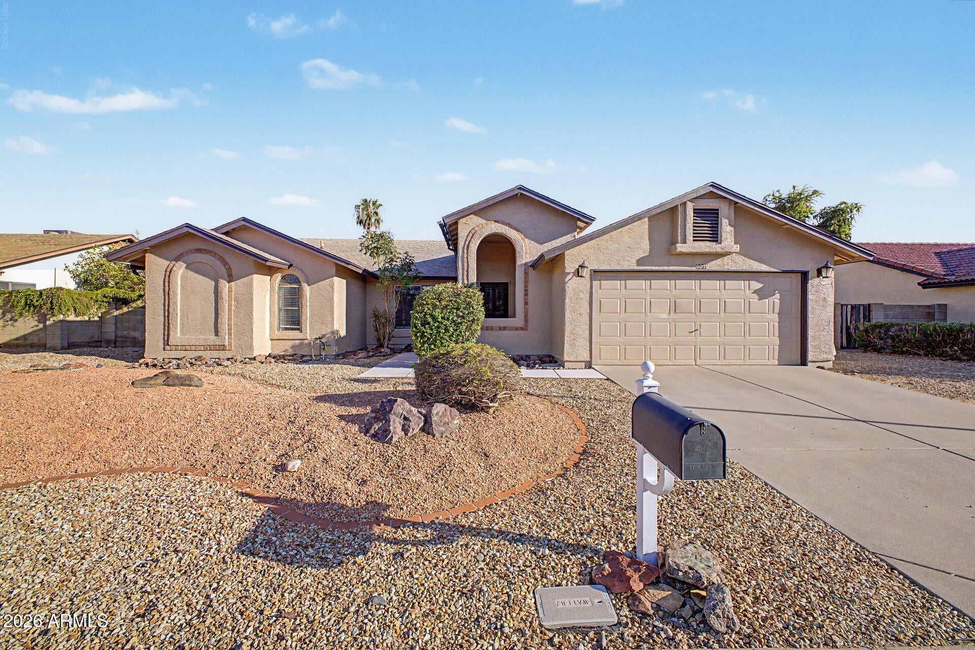 807 E AIRE LIBRE Avenue