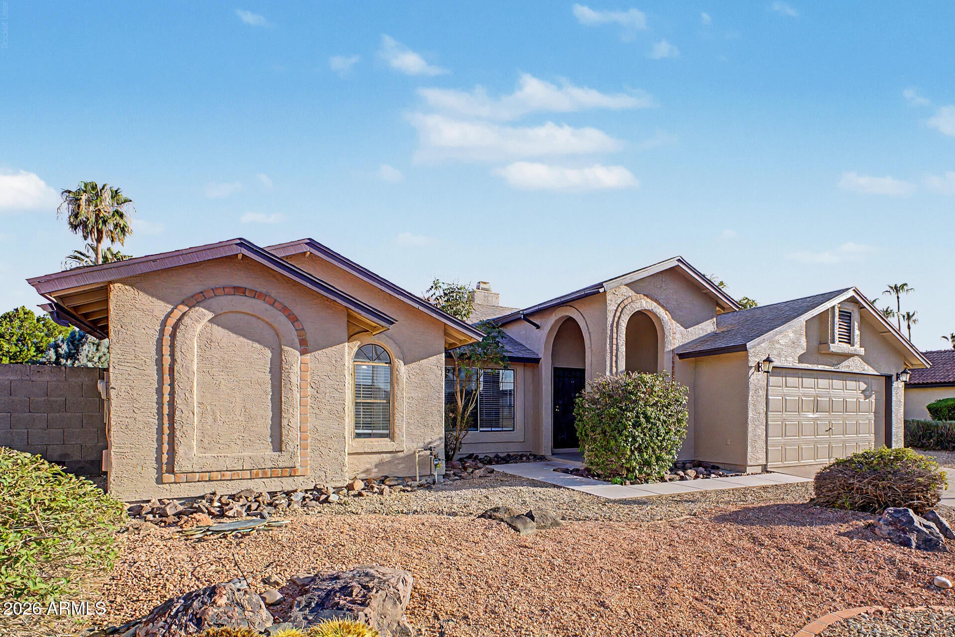 807 E AIRE LIBRE Avenue