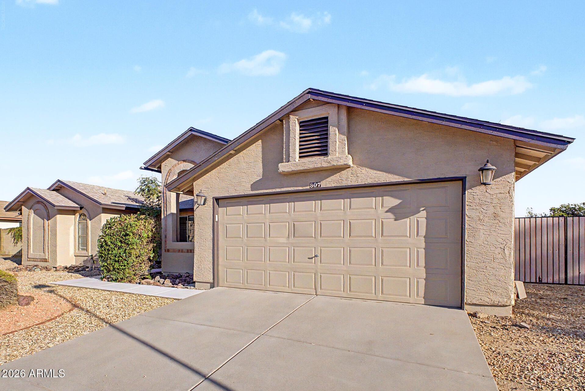 807 E AIRE LIBRE Avenue