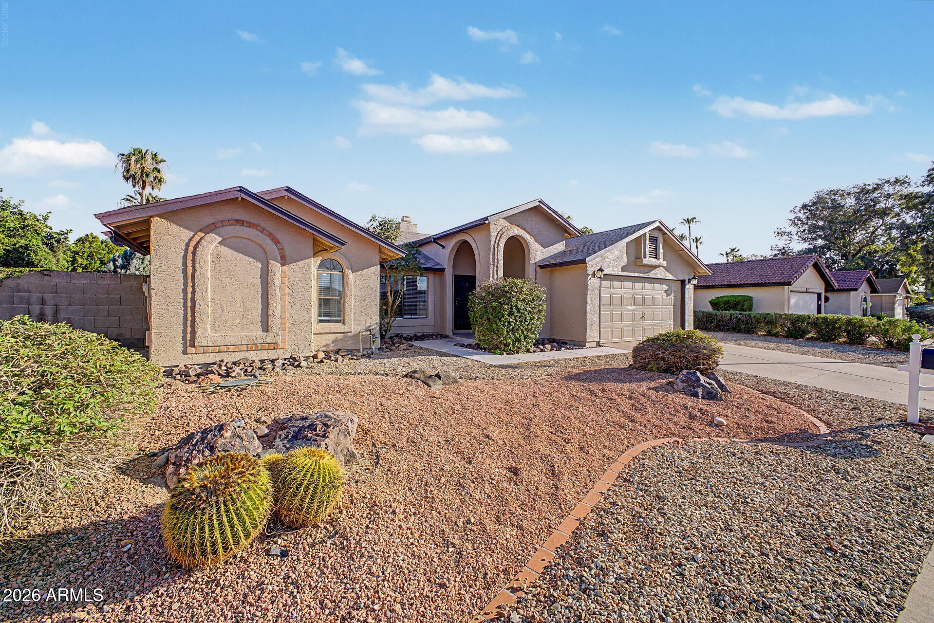 807 E AIRE LIBRE Avenue