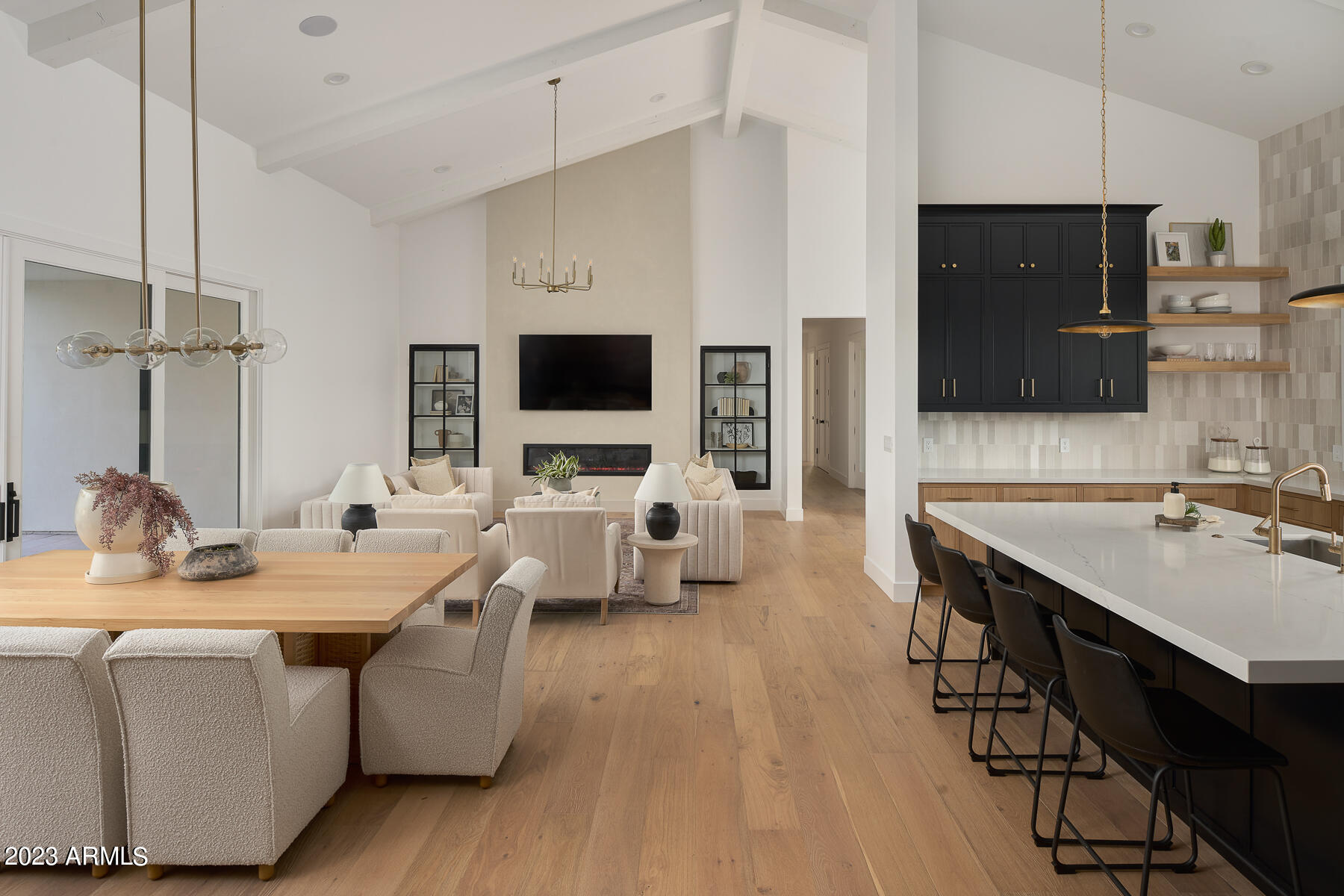CAMELBACK VILLA - Residential