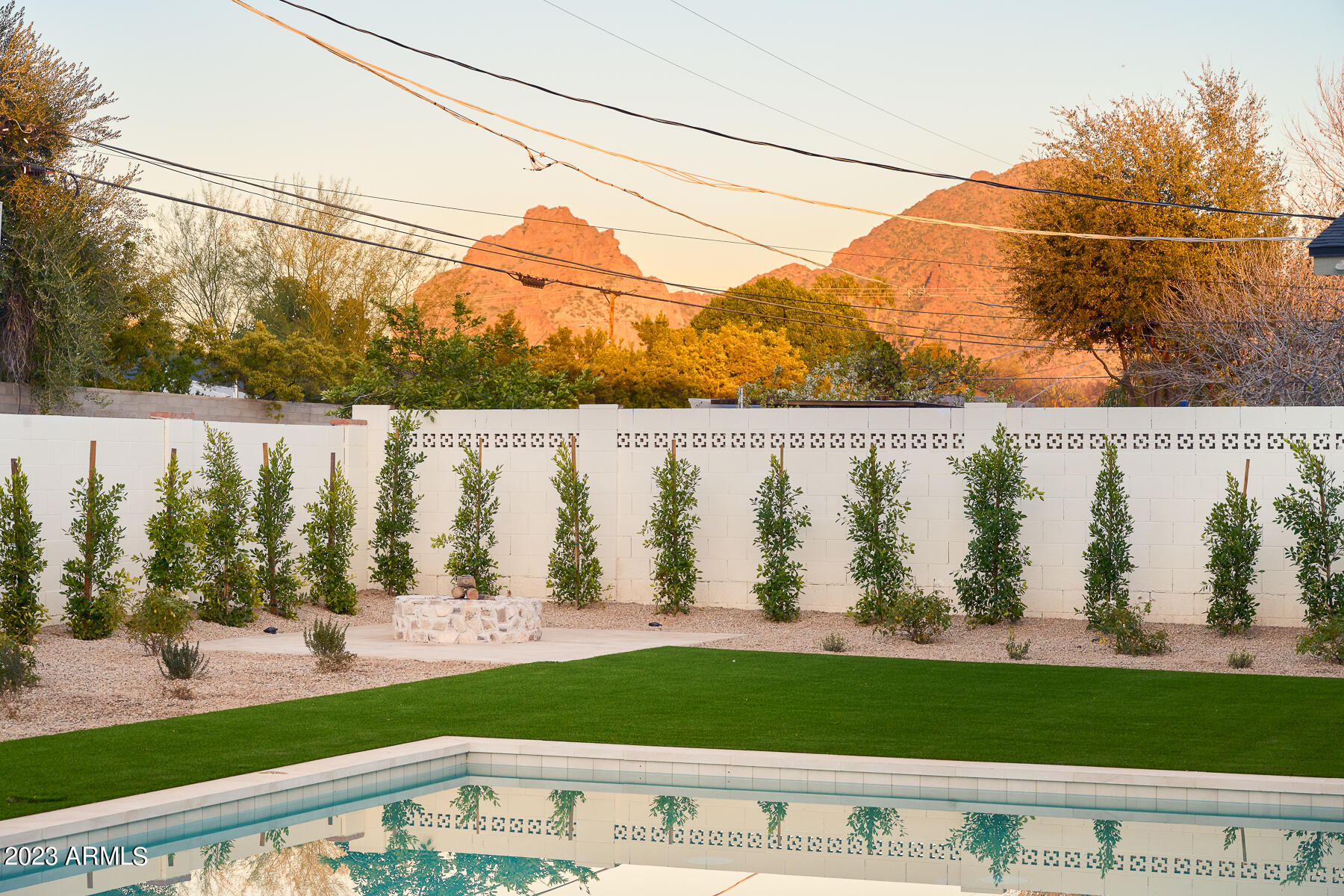 CAMELBACK VILLA - Residential