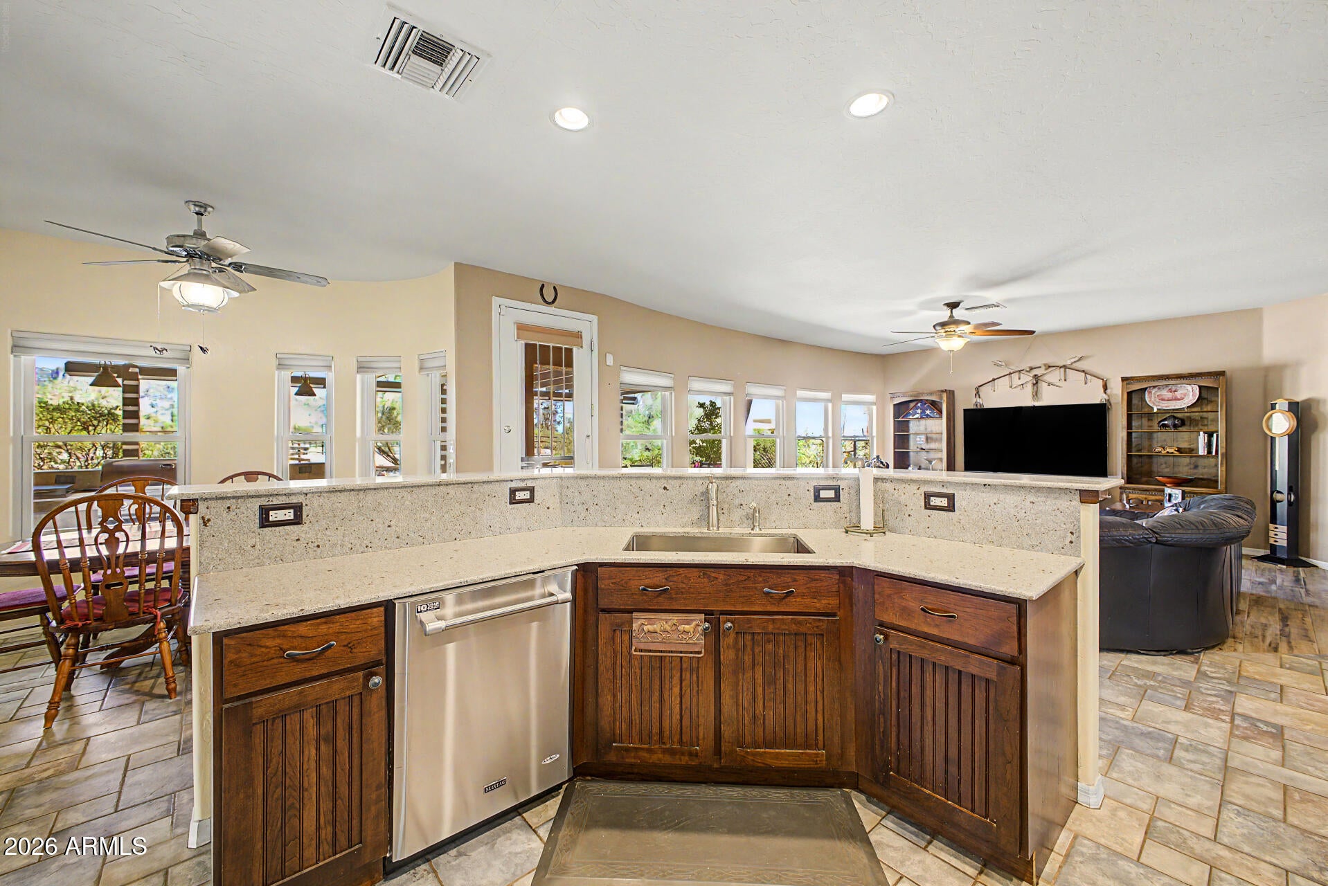 931 E ECHO Circle