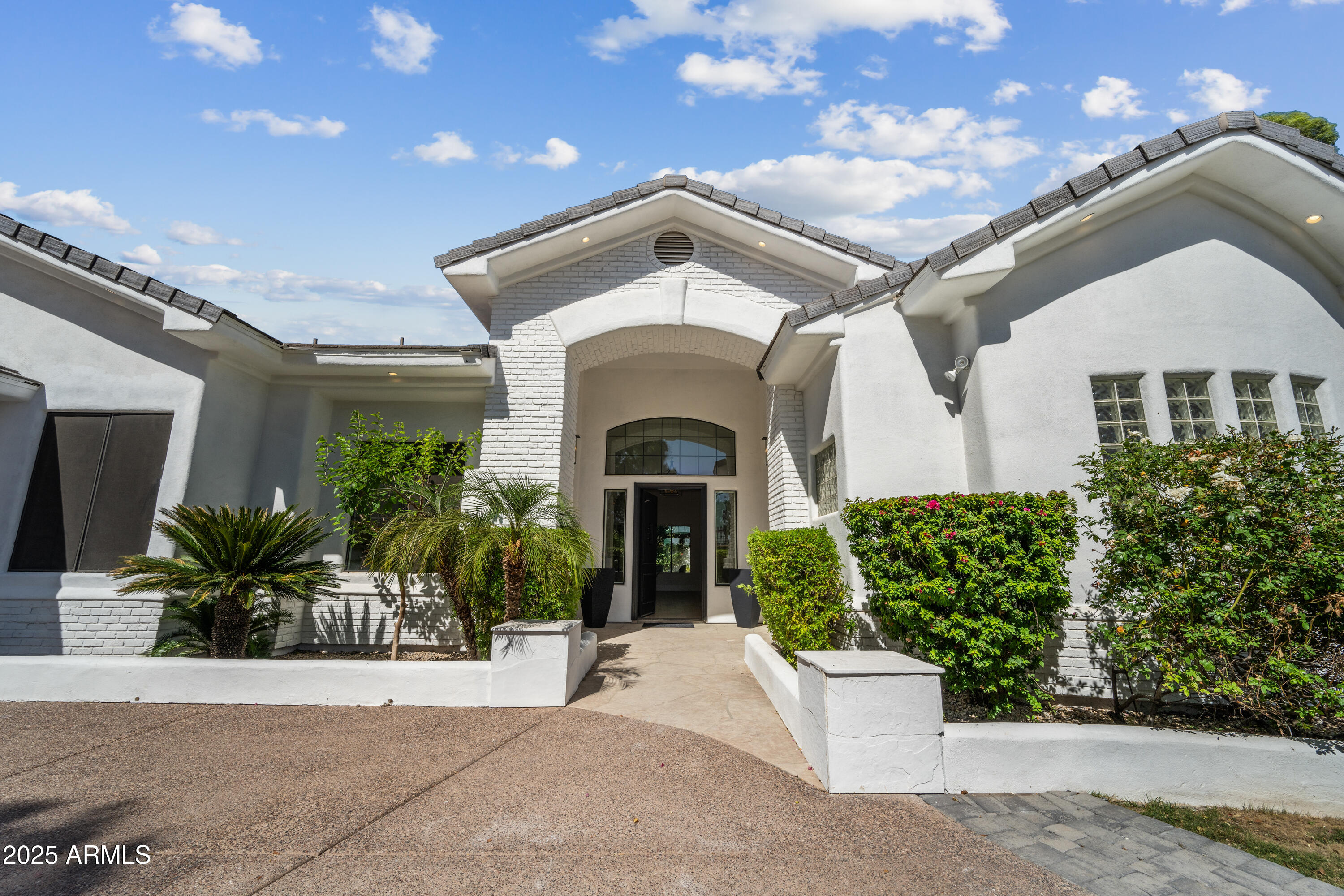 210 E CACTUS WREN Drive
