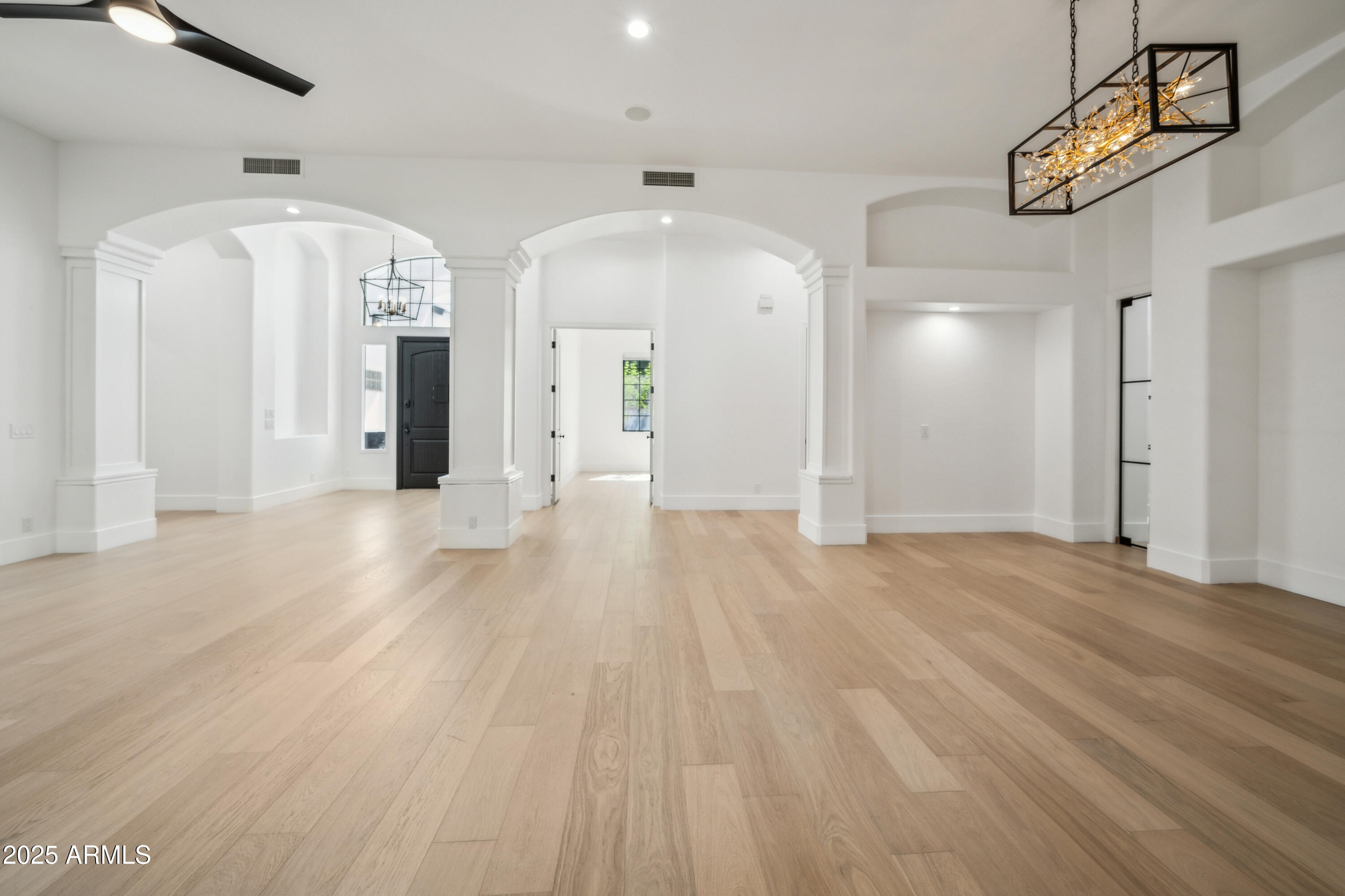210 E CACTUS WREN Drive