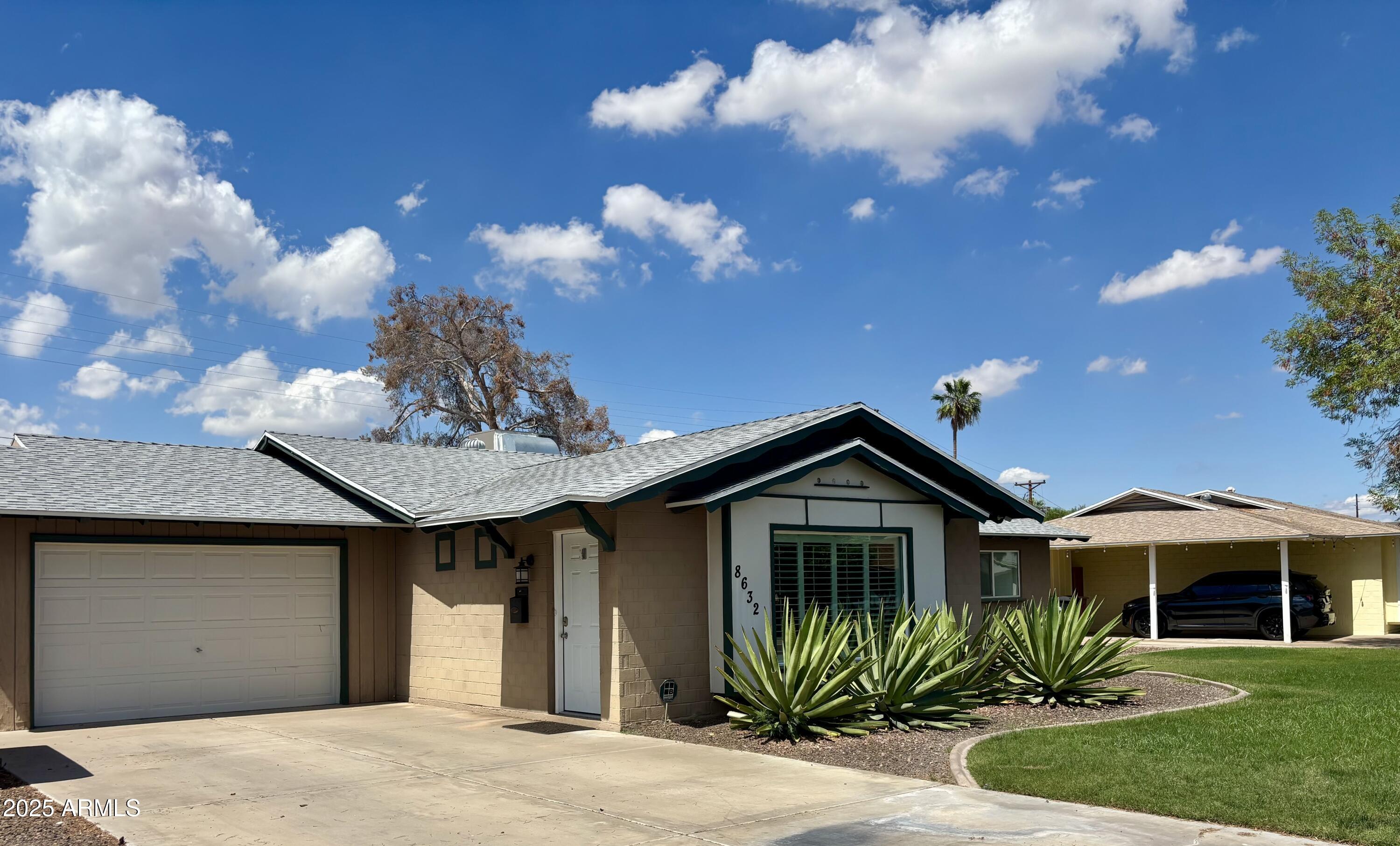 Homes 2 8632 E THORNWOOD Drive