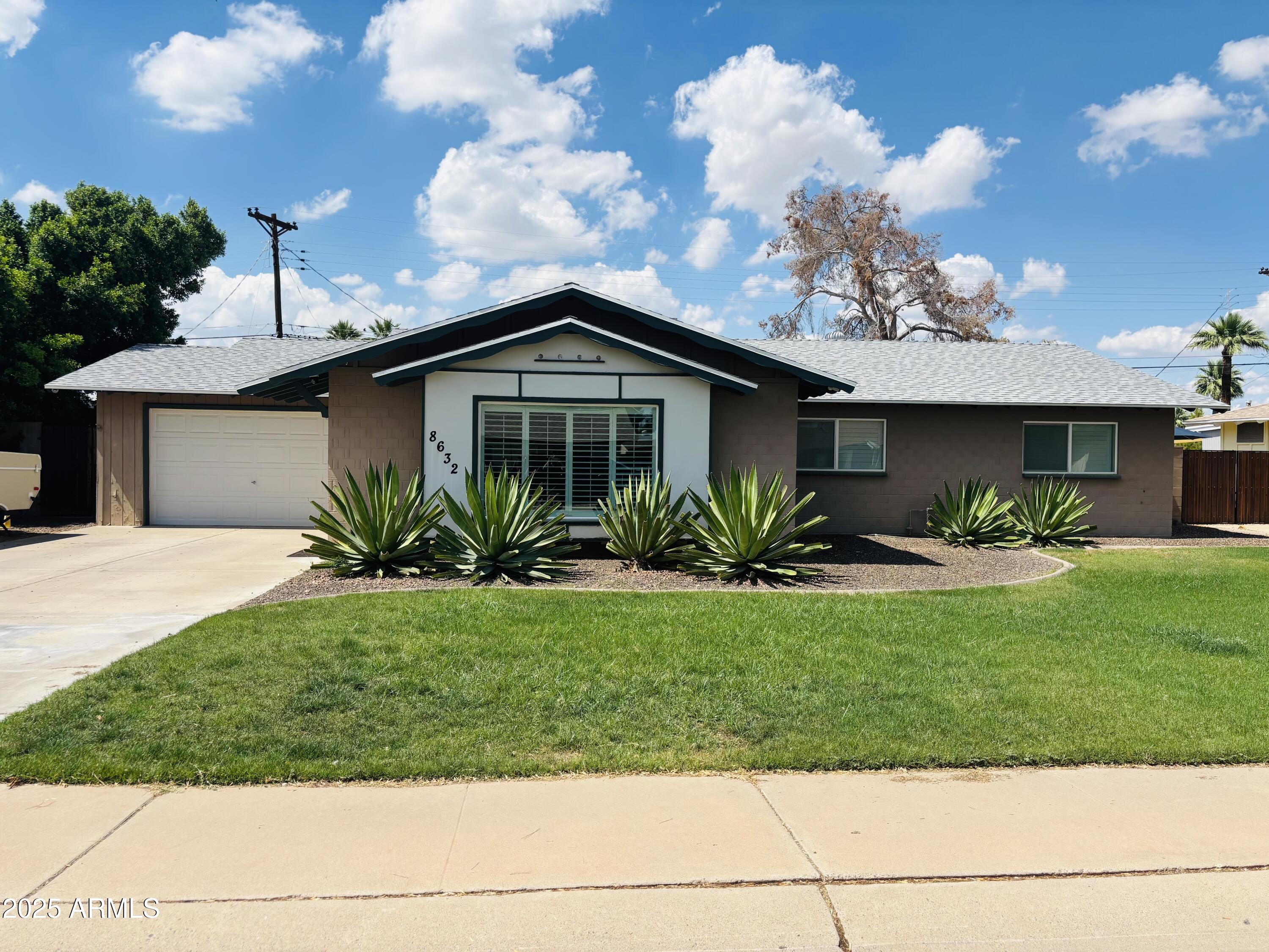 Homes 1 8632 E THORNWOOD Drive
