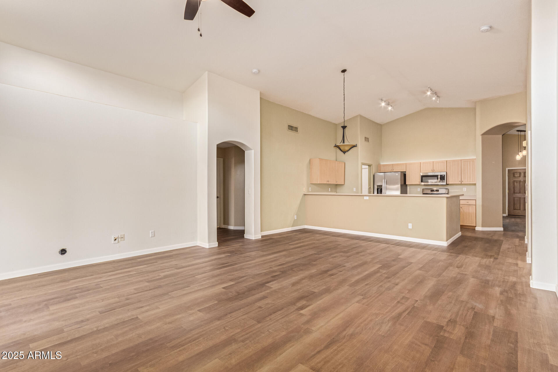 460 E ARABIAN Drive