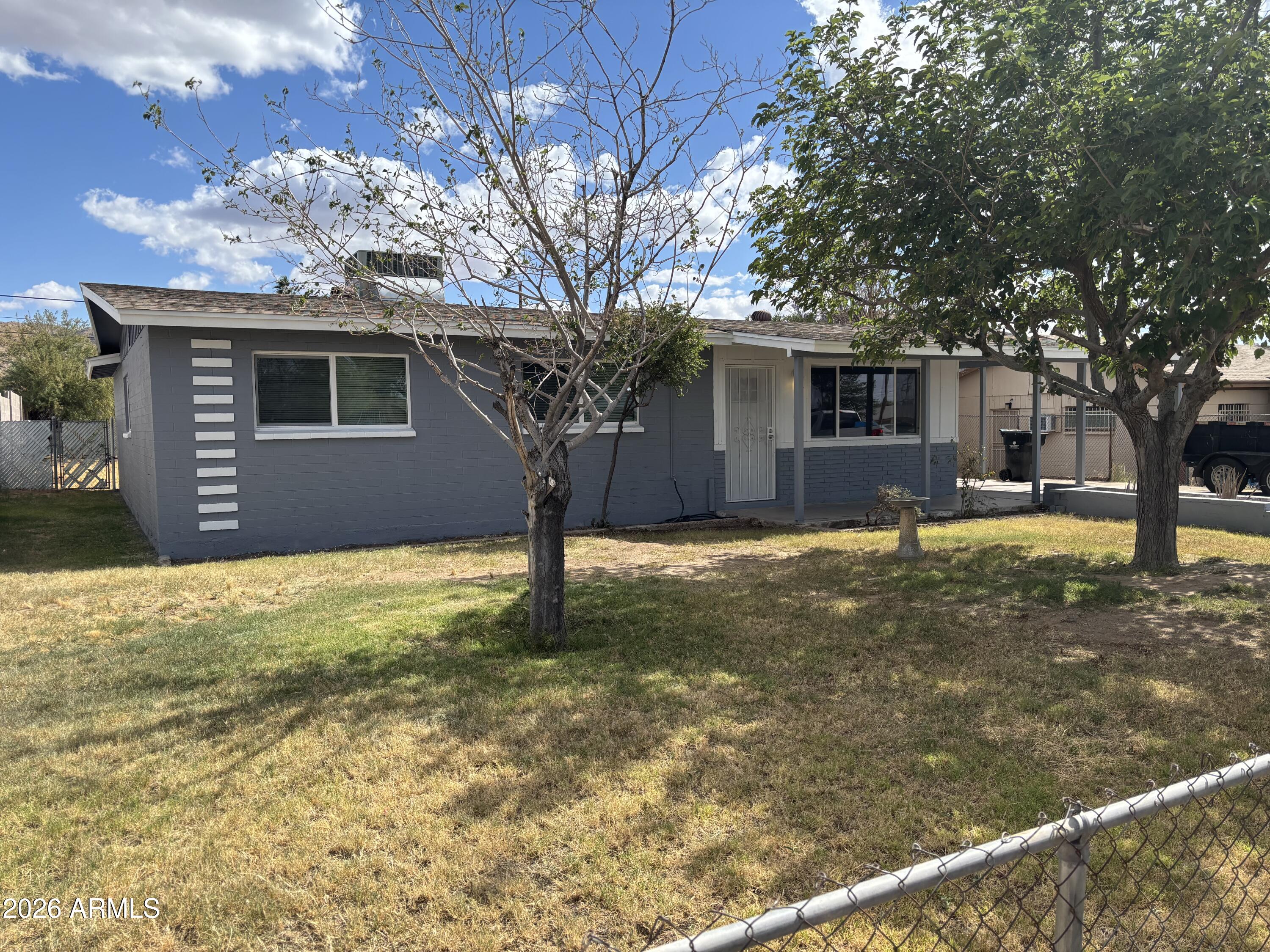 515 W LA MIRADA Drive