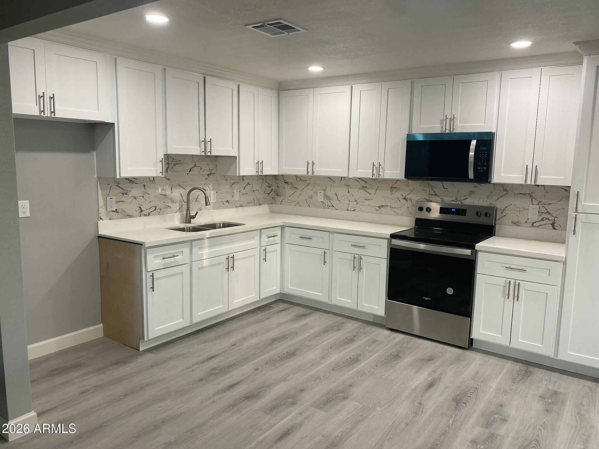 515 W LA MIRADA Drive