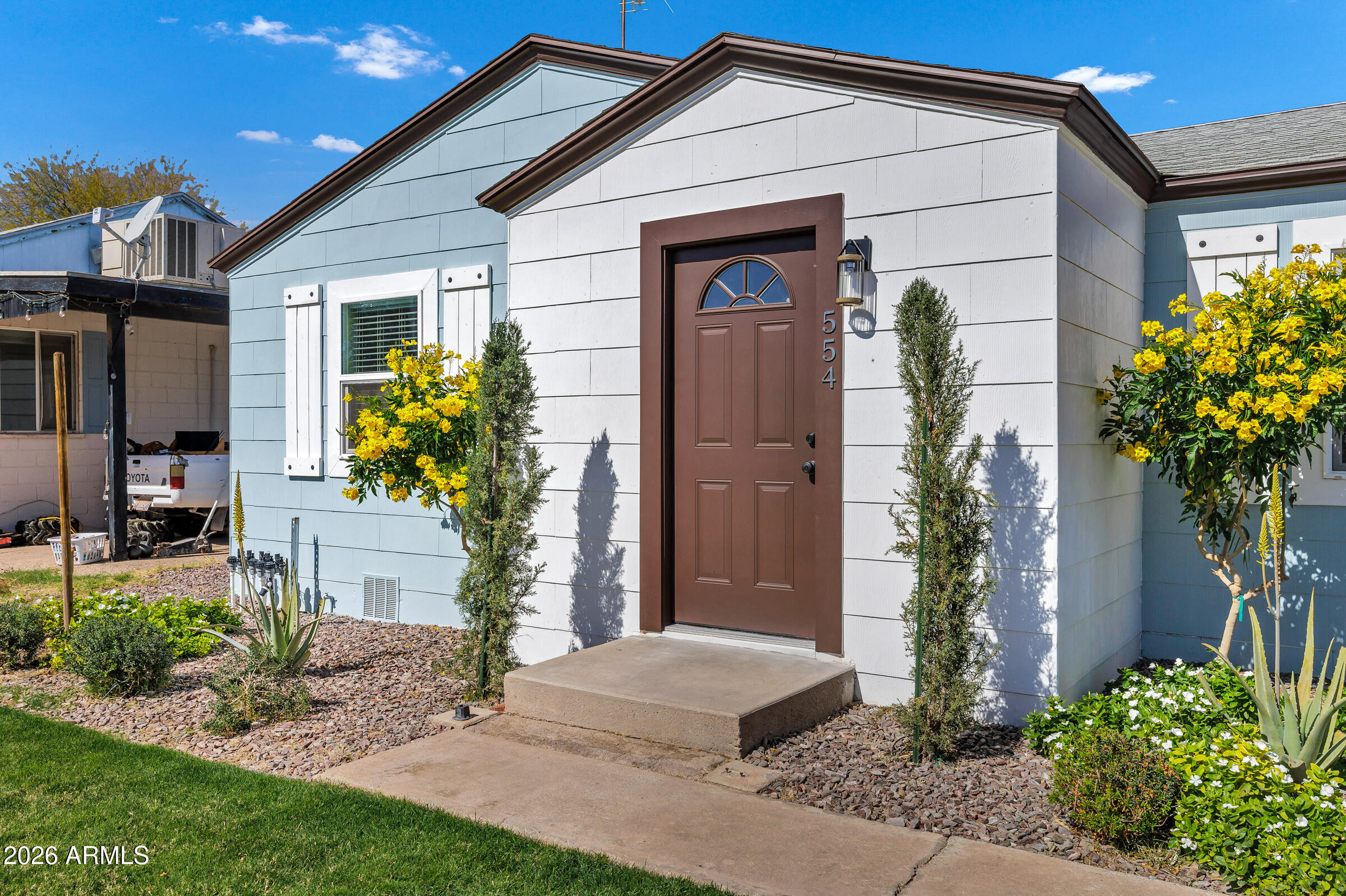 554 W LINCOLN Avenue