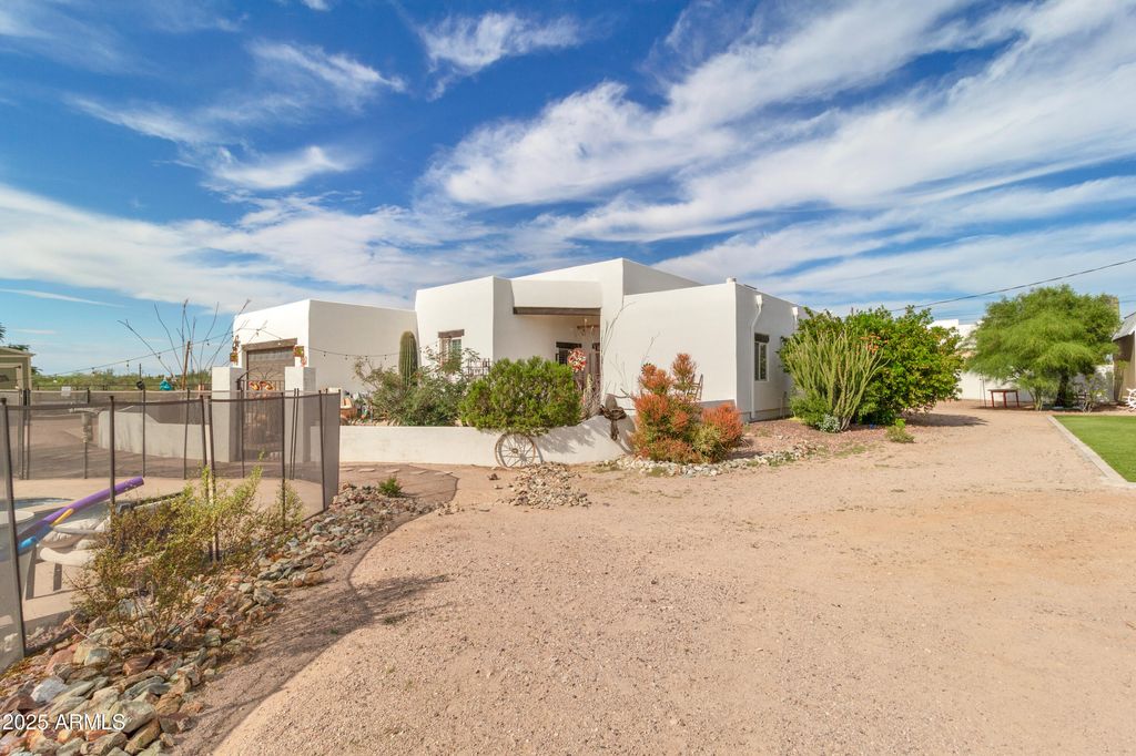 Photo of 822 N Cortez Road, Apache Junction, AZ 85119 (MLS # 6949699)
