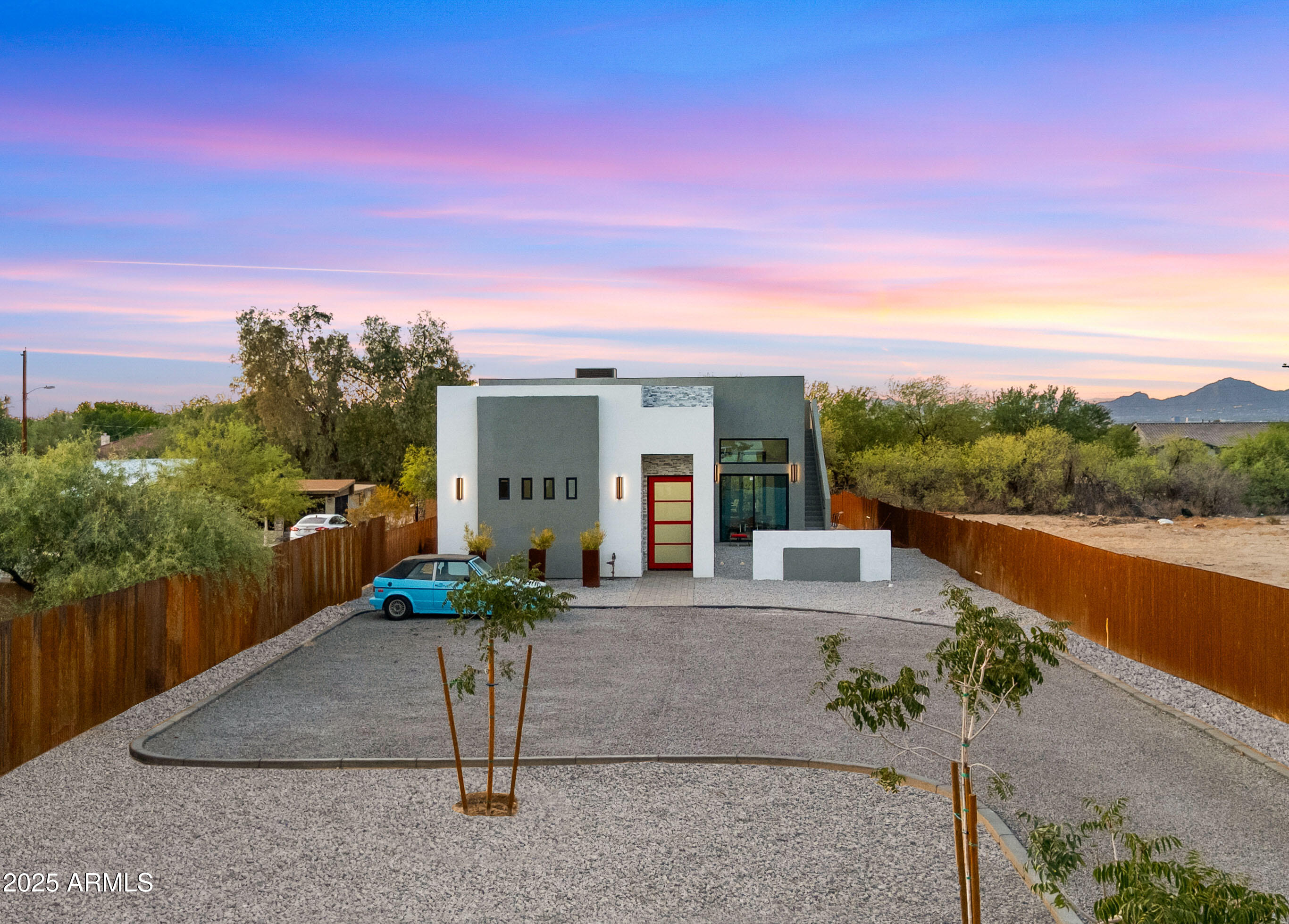2940 E SOUTH MOUNTAIN Avenue