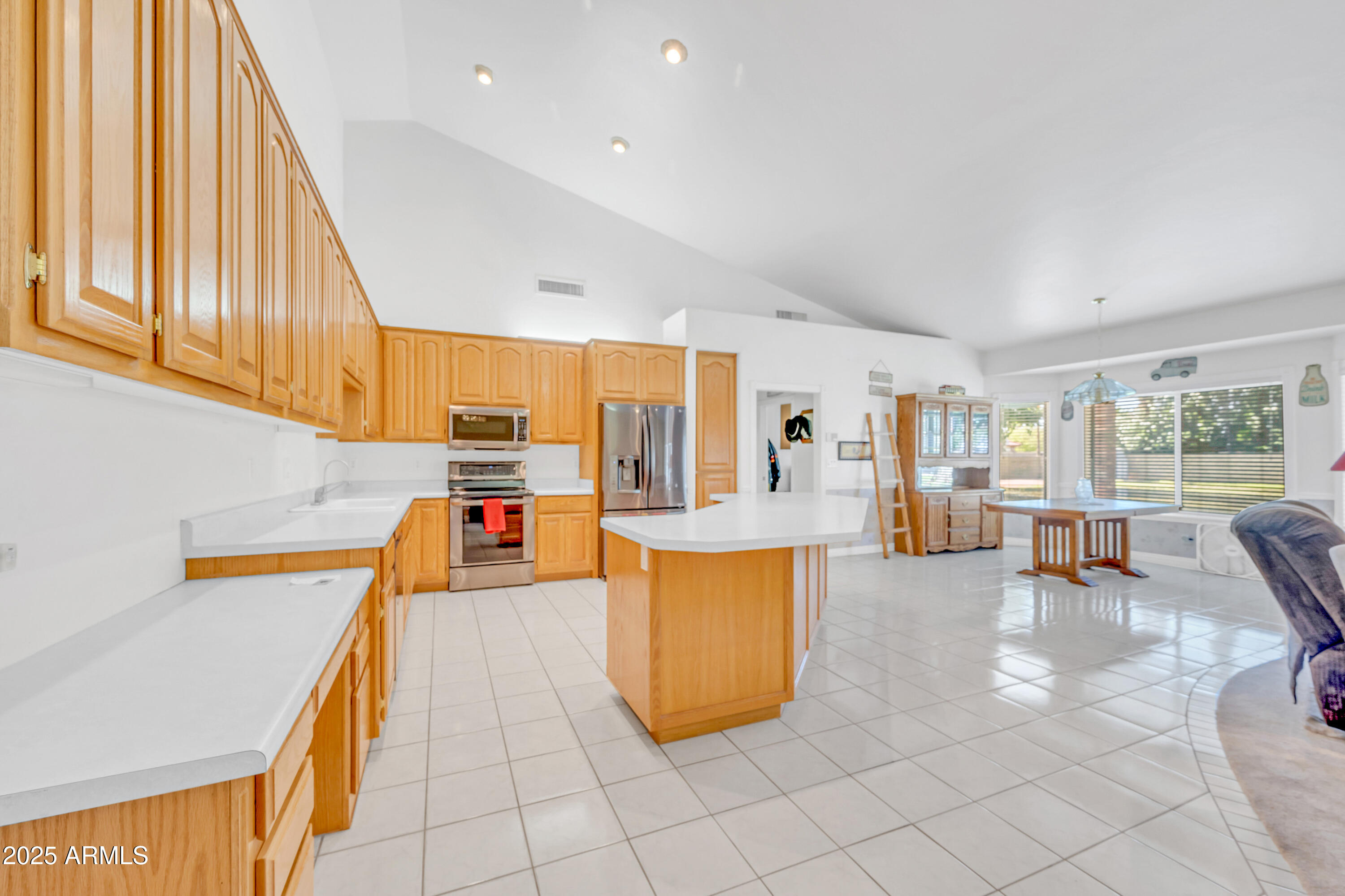 626 E PALO VERDE Street