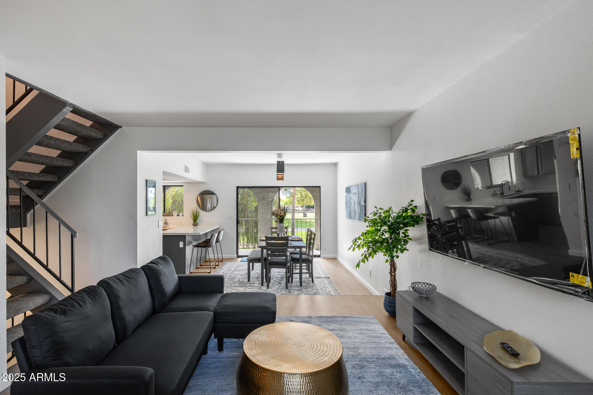 2524 S EL PARADISO -- 15