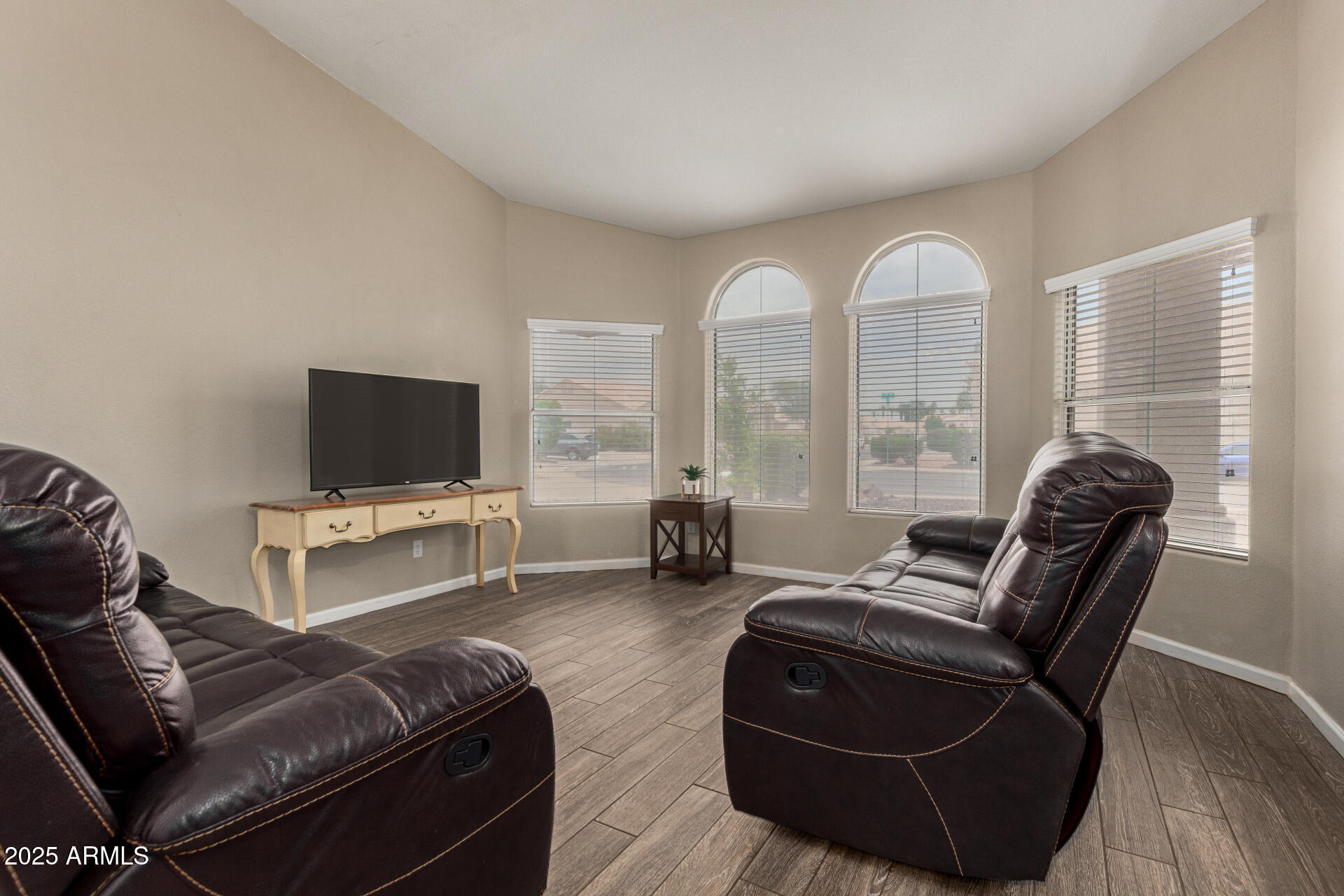 Homes 2 3946 N 112TH Avenue