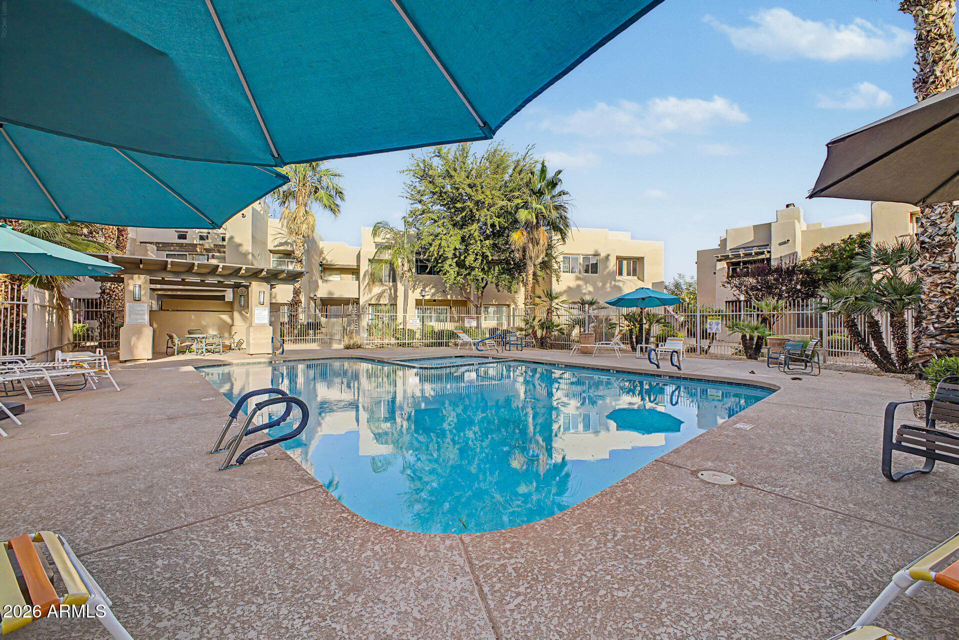 MISSION DEL ARROYOS CONDOMINIUM - Residential
