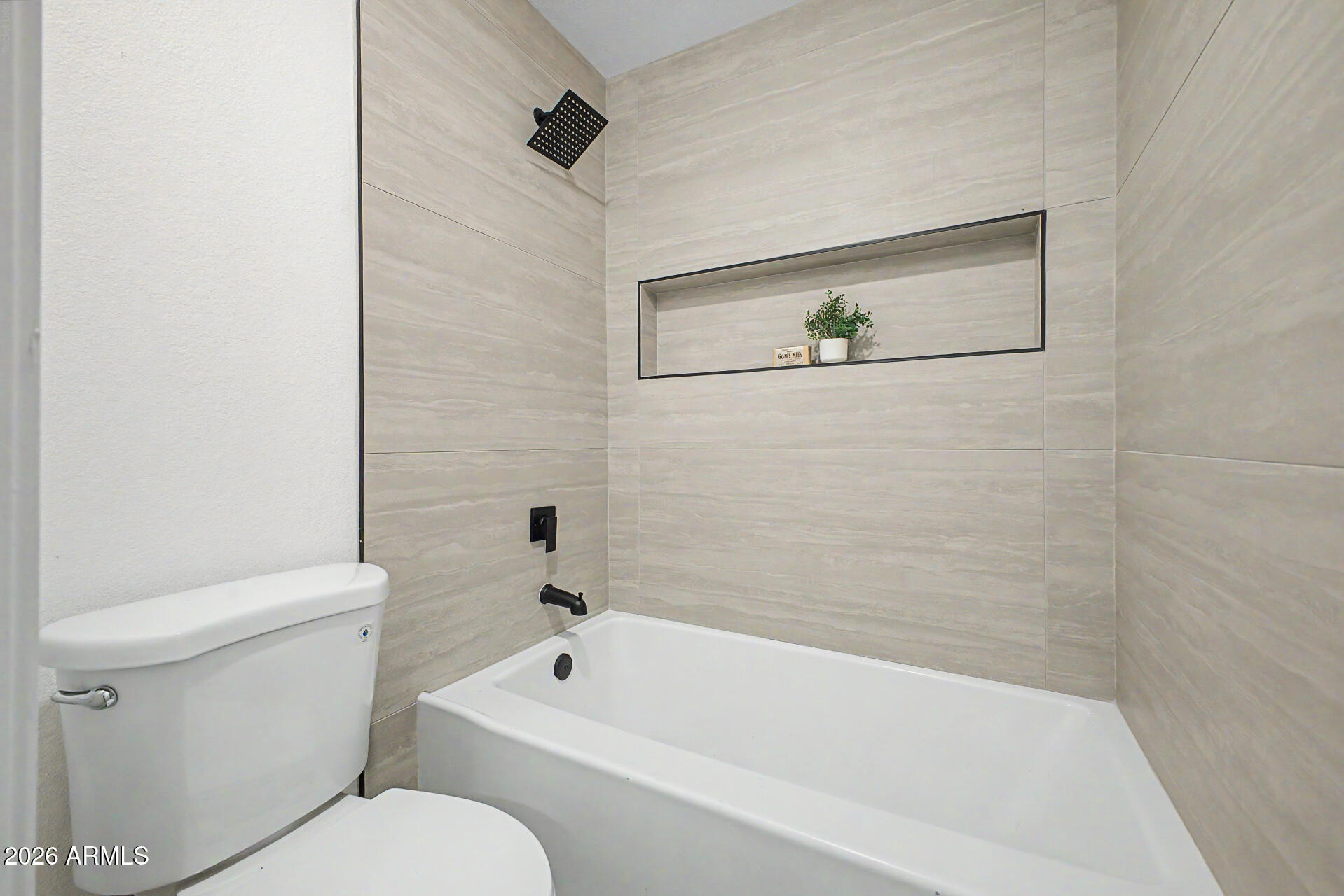 MISSION DEL ARROYOS CONDOMINIUM - Residential