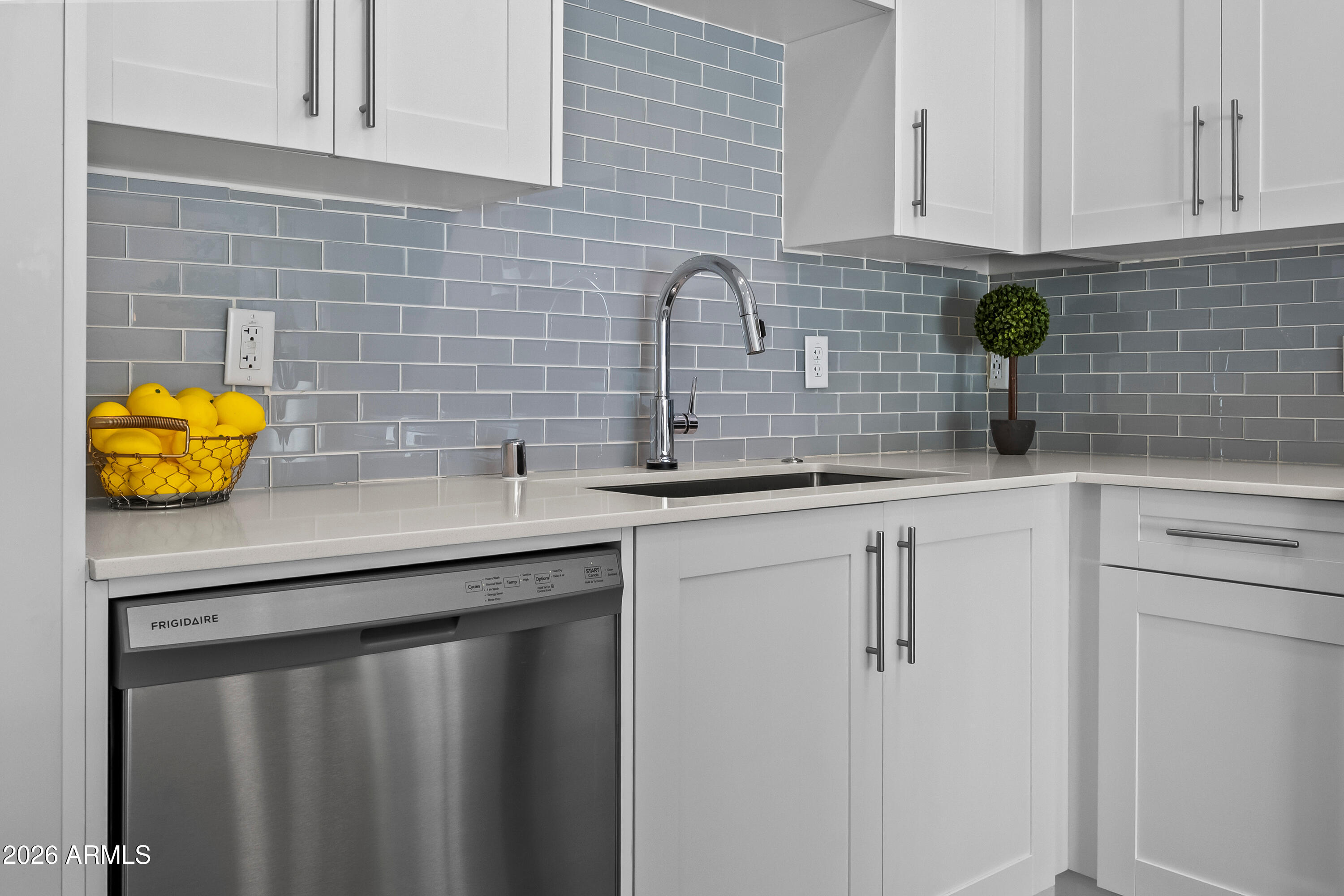 7300 E EARLL Drive 1022