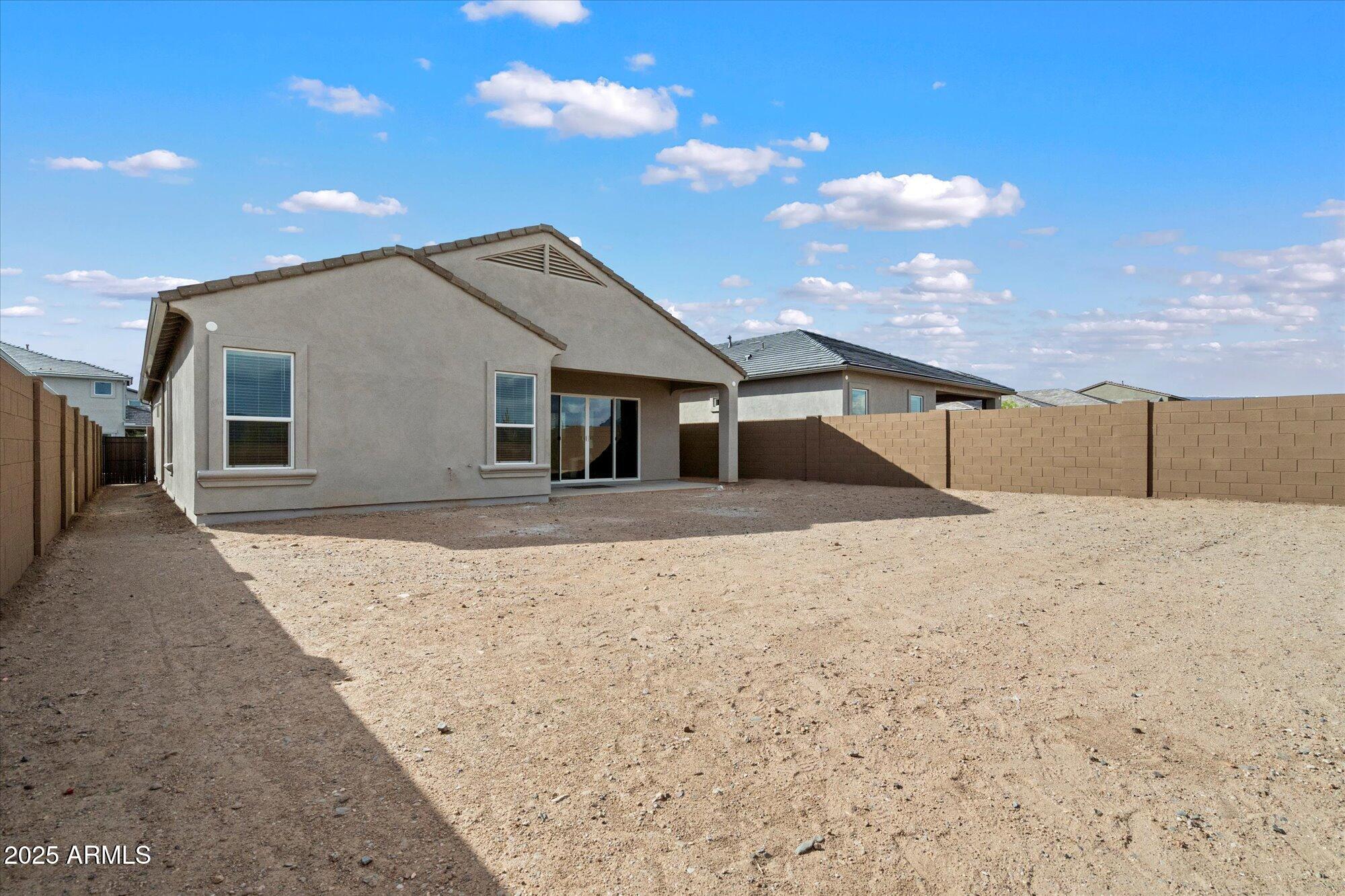 Phoenix, Arizona 85054, United States, 3 Bedrooms Bedrooms, ,3 BathroomsBathrooms,Residential,Pending,102587