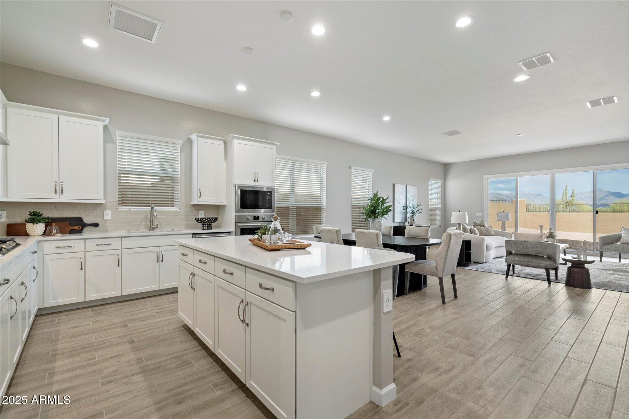 Phoenix, Arizona 85054, United States, 3 Bedrooms Bedrooms, ,3 BathroomsBathrooms,Residential,Pending,102587