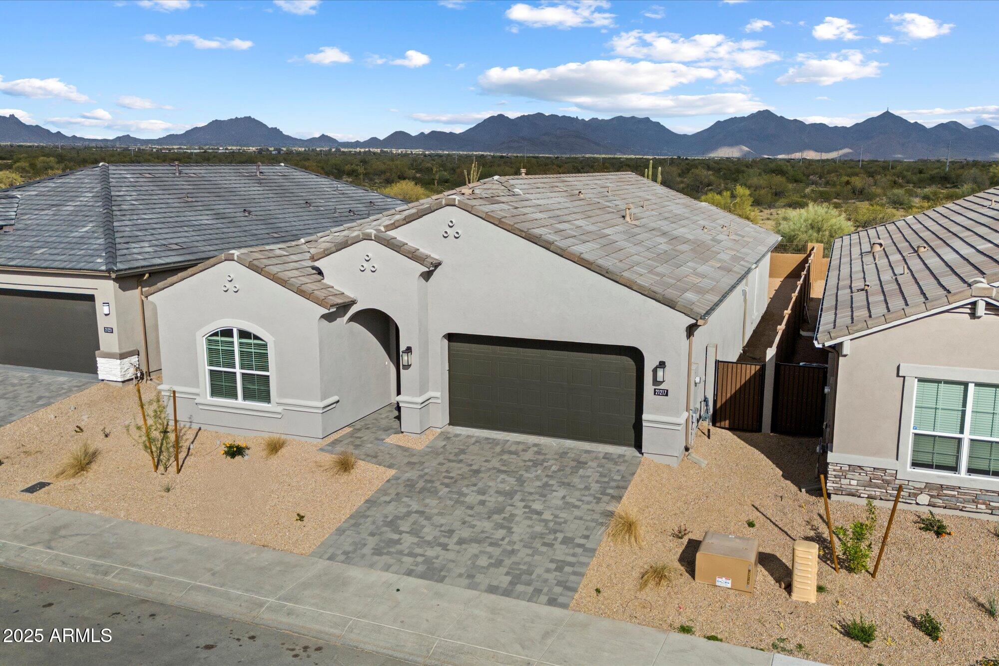 Phoenix, Arizona 85054, United States, 3 Bedrooms Bedrooms, ,3 BathroomsBathrooms,Residential,Pending,102587