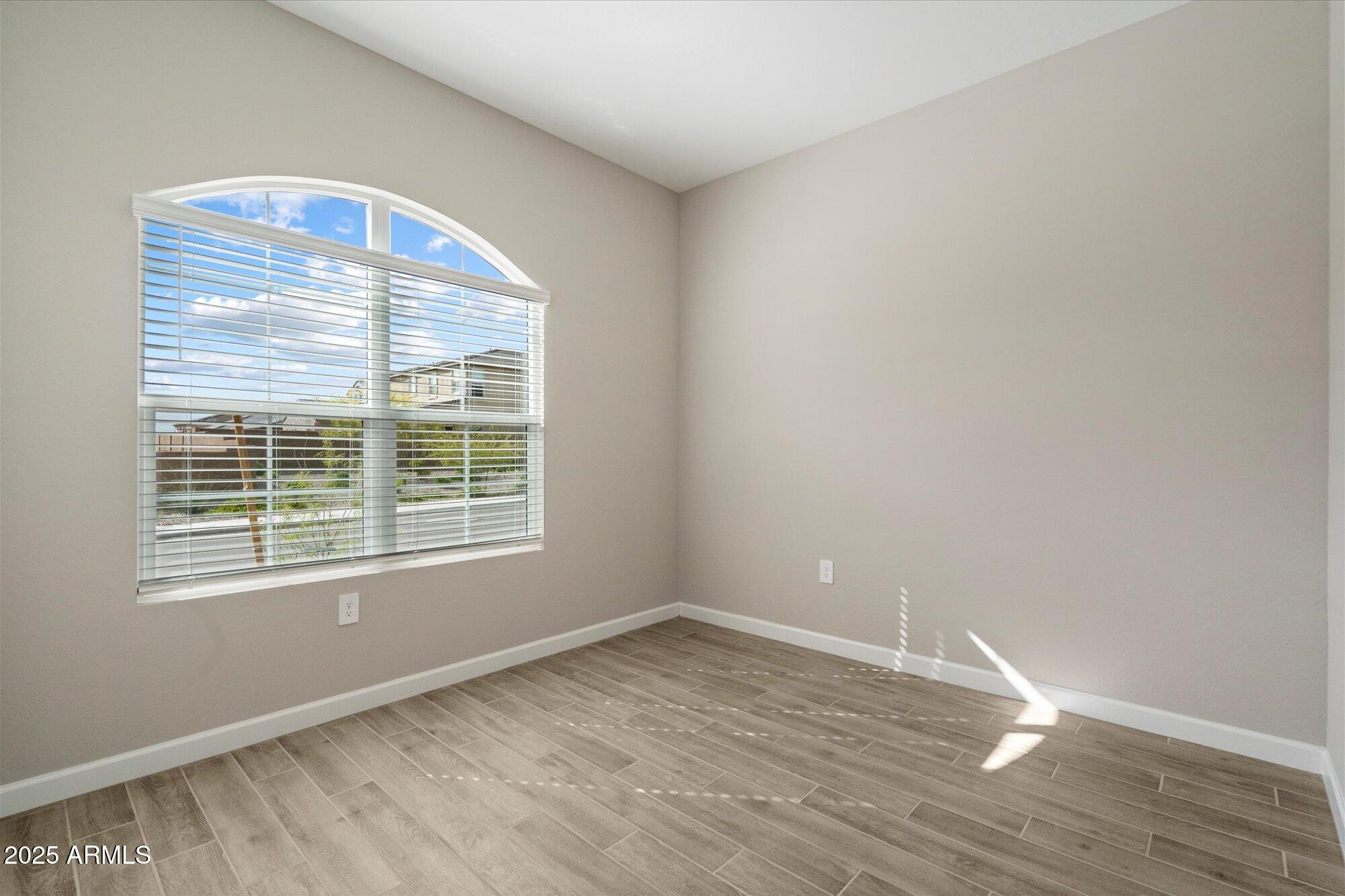 Phoenix, Arizona 85054, United States, 3 Bedrooms Bedrooms, ,3 BathroomsBathrooms,Residential,Pending,102587