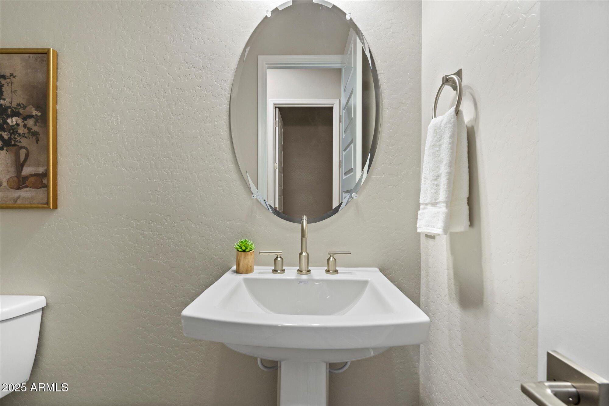 Phoenix, Arizona 85054, United States, 3 Bedrooms Bedrooms, ,3 BathroomsBathrooms,Residential,Pending,102587