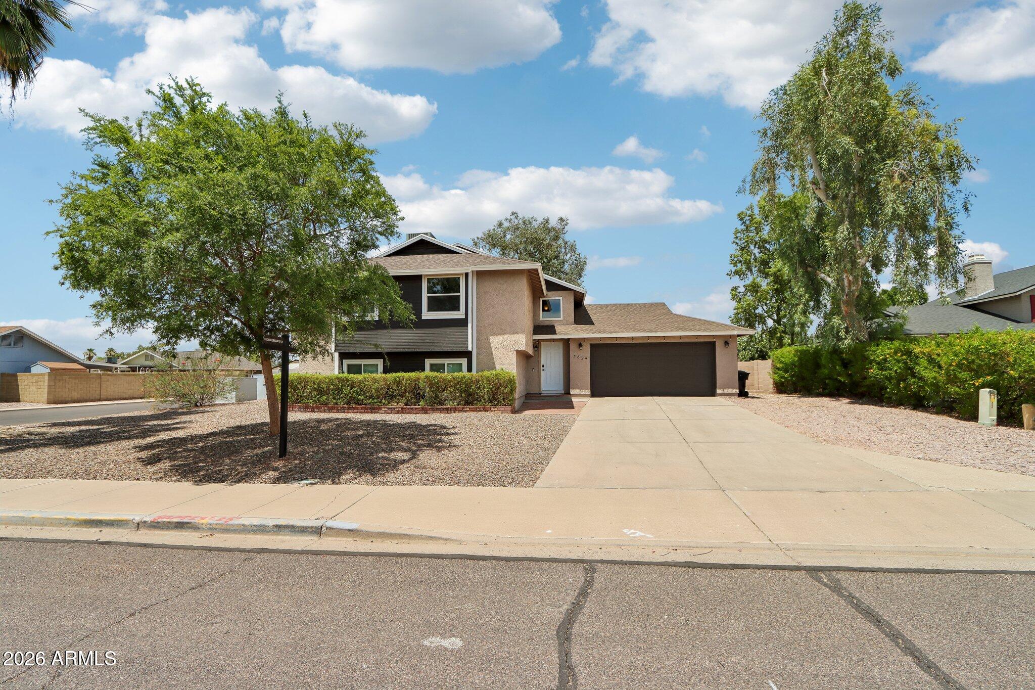 3824 E PUEBLO Avenue