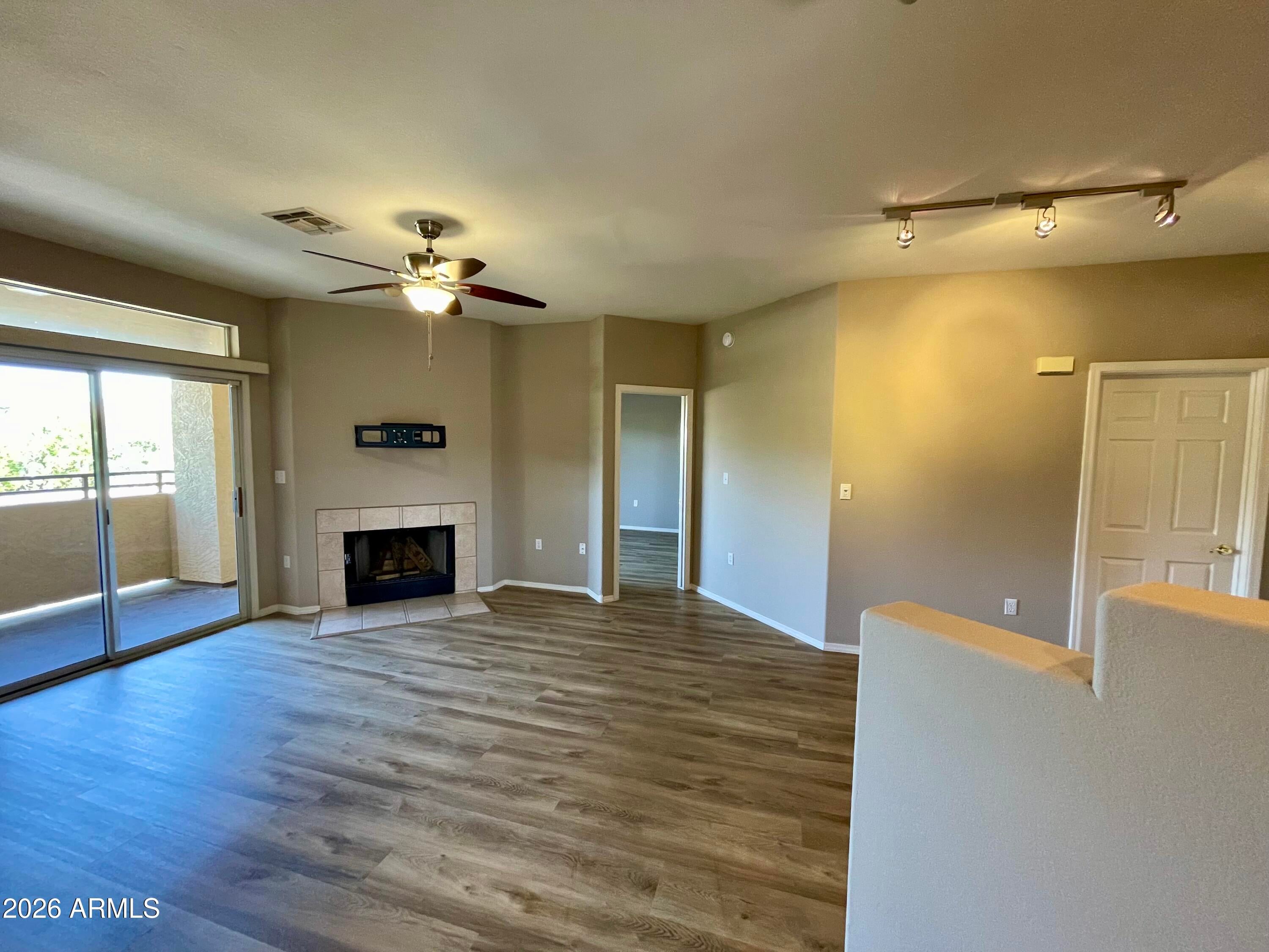 10410 N CAVE CREEK Road 2100