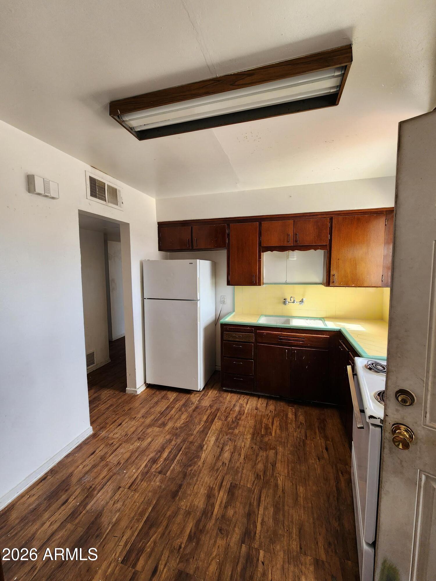 2207 W CACTUS WREN Drive