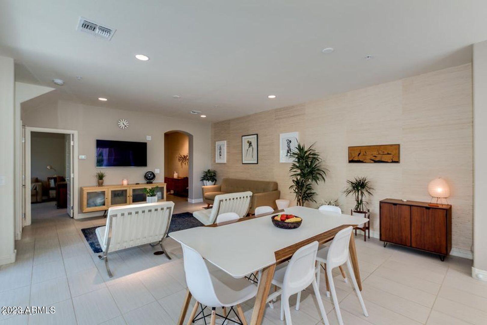 3095 N CLANTON Street