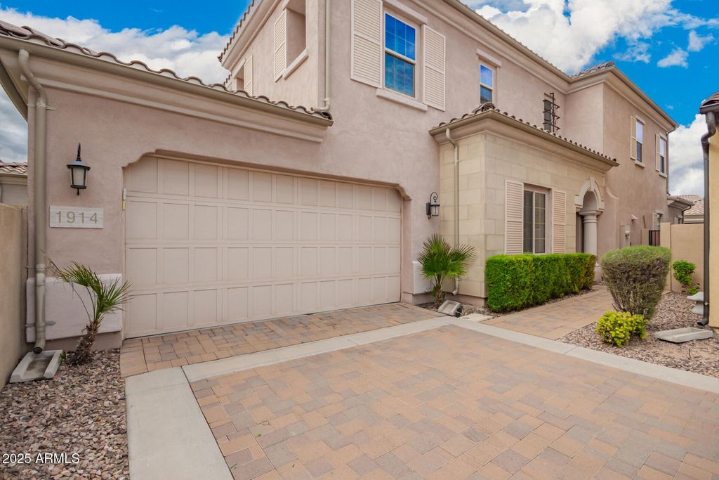 Photo of 1914 W Grand Canyon Drive, Chandler, AZ 85248 (MLS # 6949137)