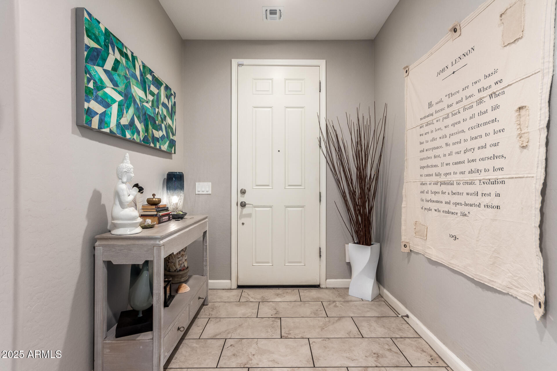 1914 W GRAND CANYON Drive