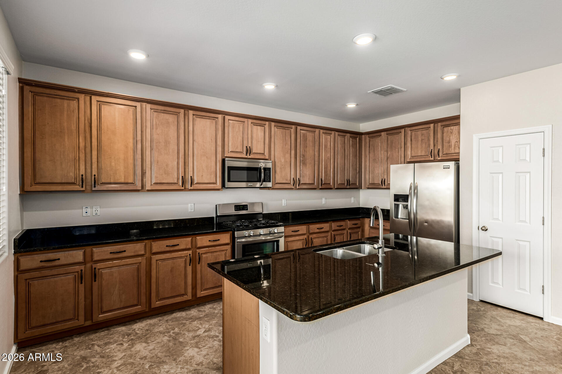 1812 W LACEWOOD Place