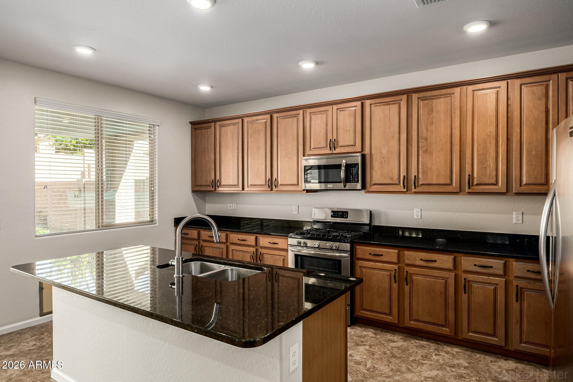 1812 W LACEWOOD Place