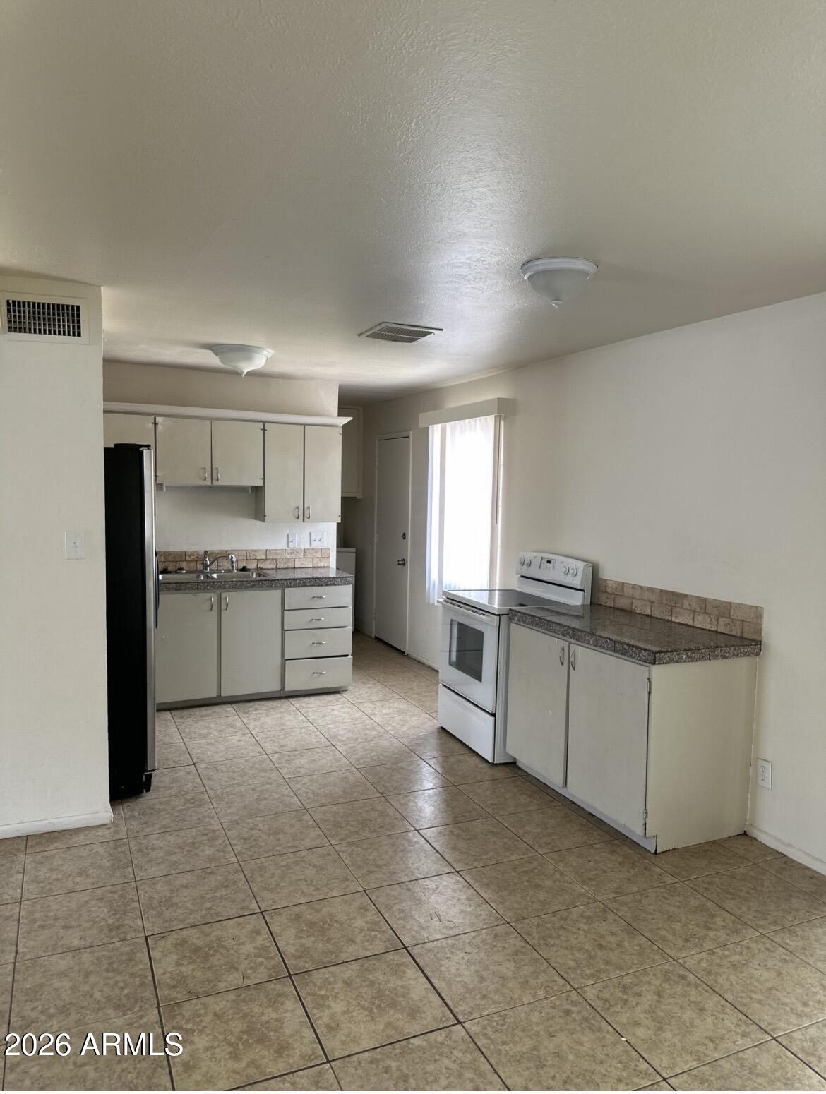 3608 W HAZELWOOD Street