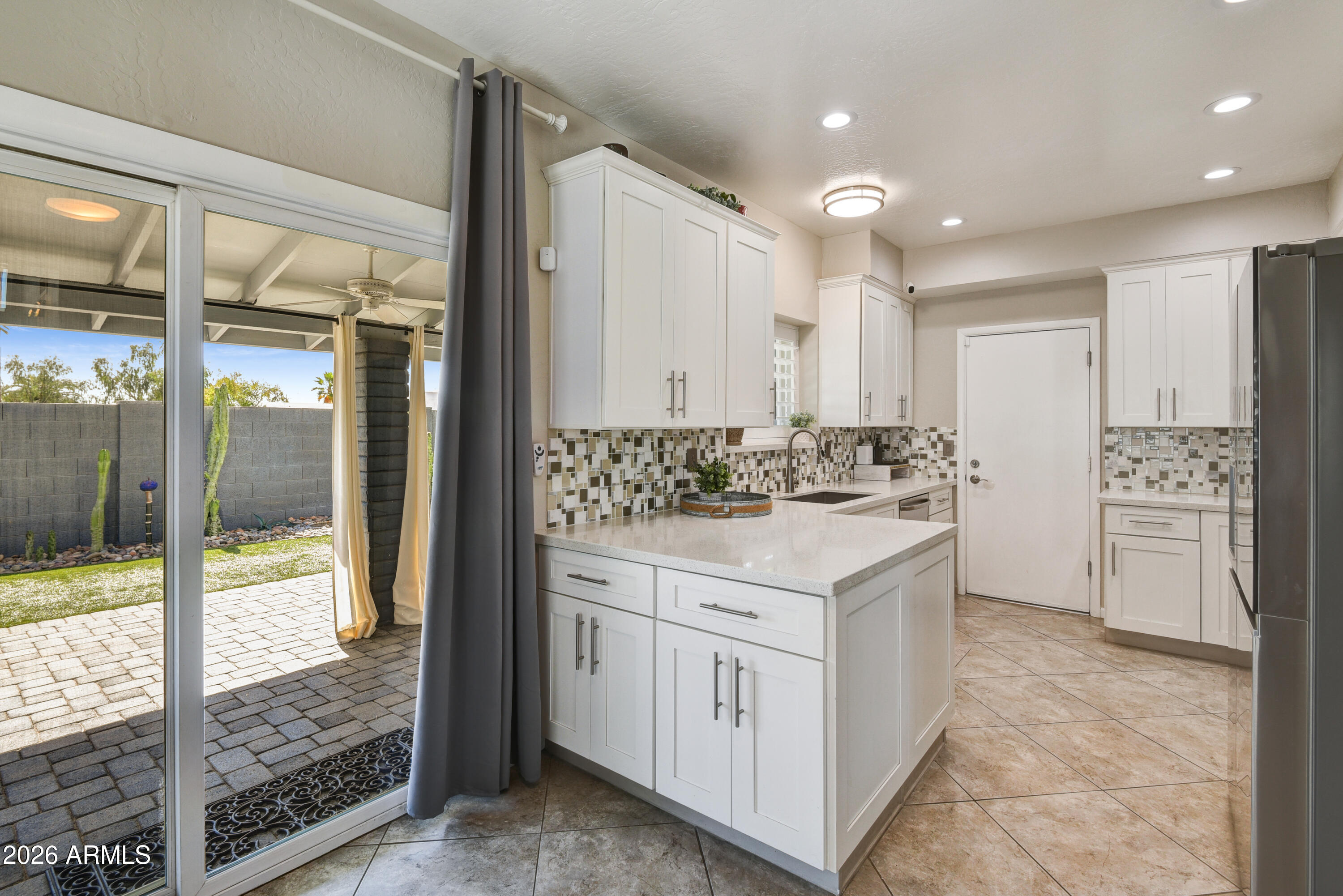 4413 E BLUEFIELD Avenue